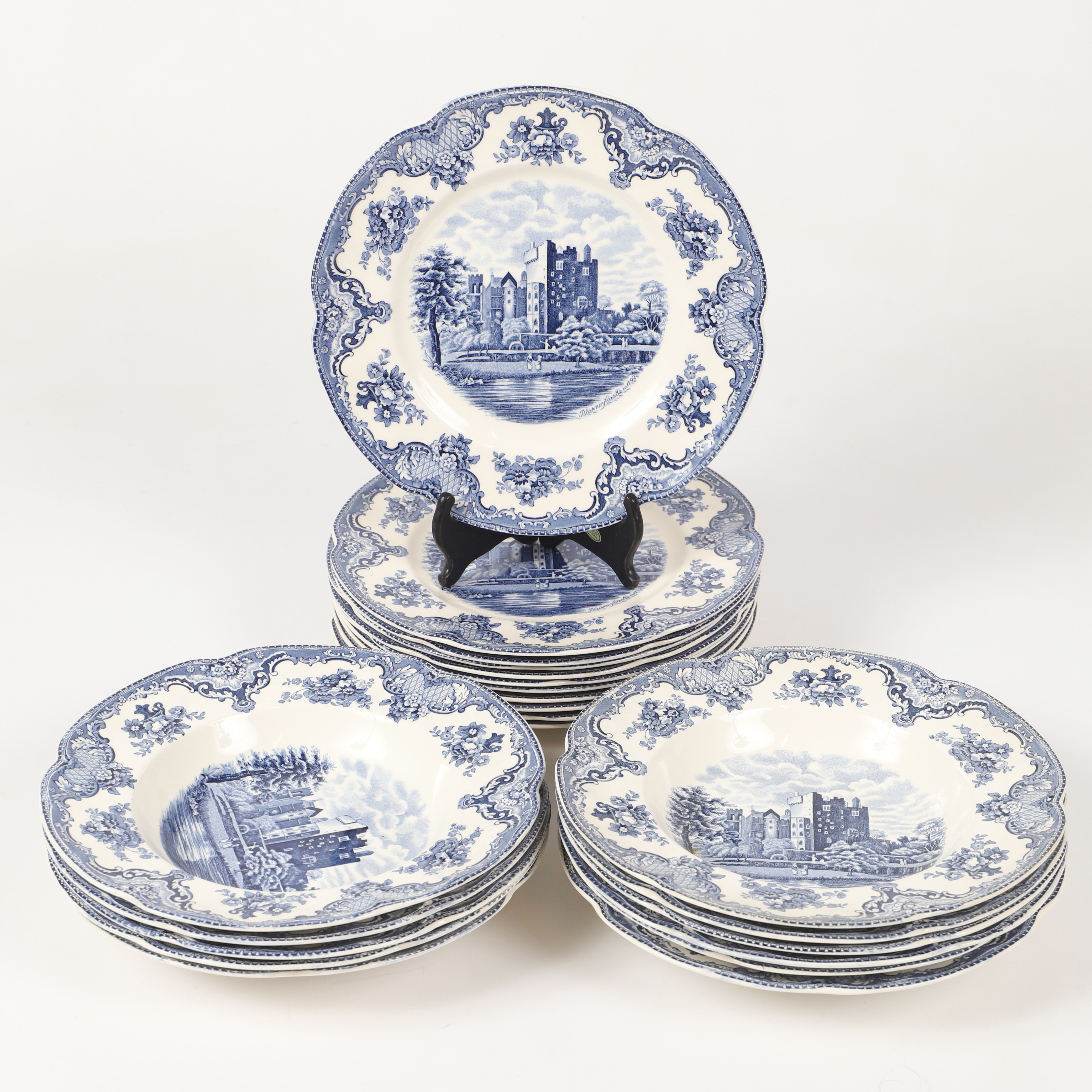 SERVISDELAR, 22 stycken, "Old Britain Castles", porslin, Johnson Bros. England.