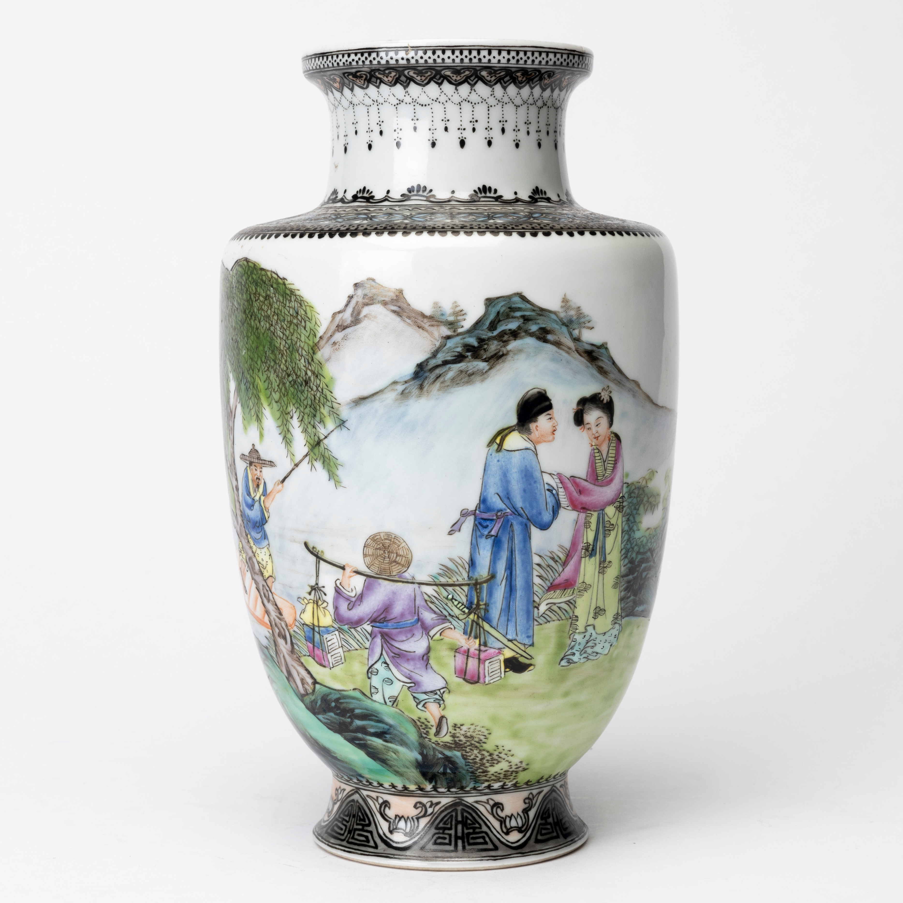 VAS, porslin, Kina, bär Qianlong-märkning. Republik (1912-1949).