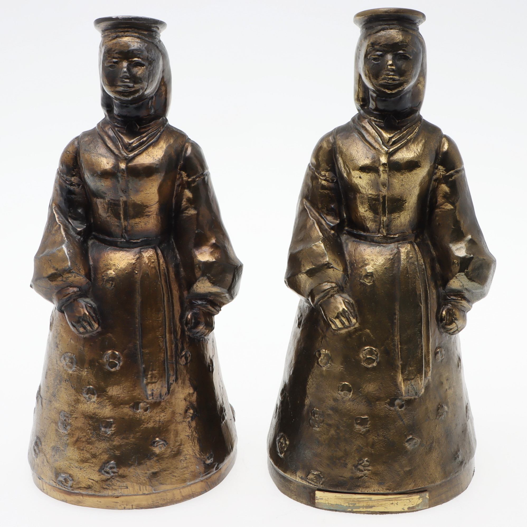 ASTRID RIETZ. Skulpturer, 2 st, "Blekingebrud", brons, signerad A. Rietz i gods.