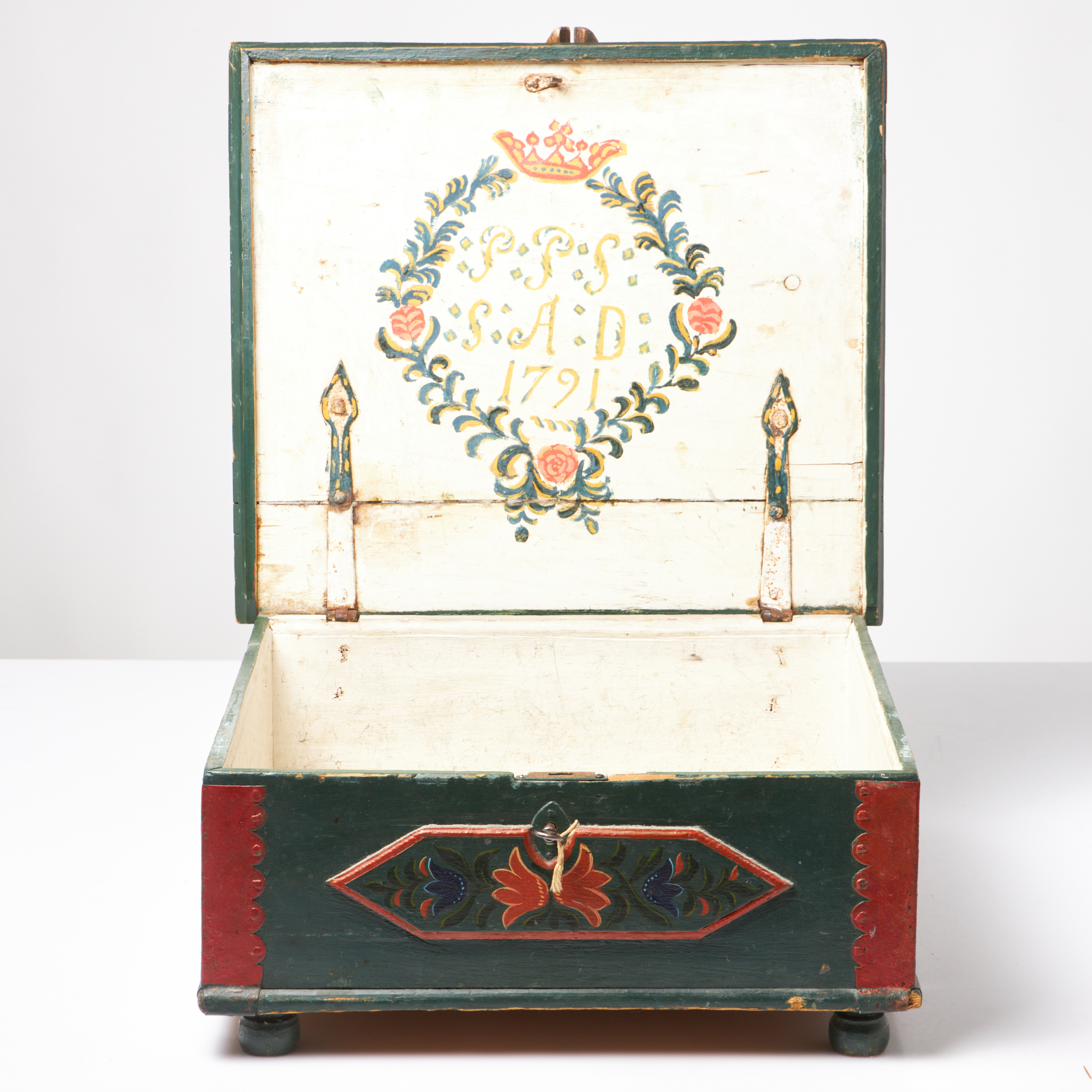 SKRIN, bröllopsskrin, allmoge, polykromt bemålad dekor, bär datering 1791.