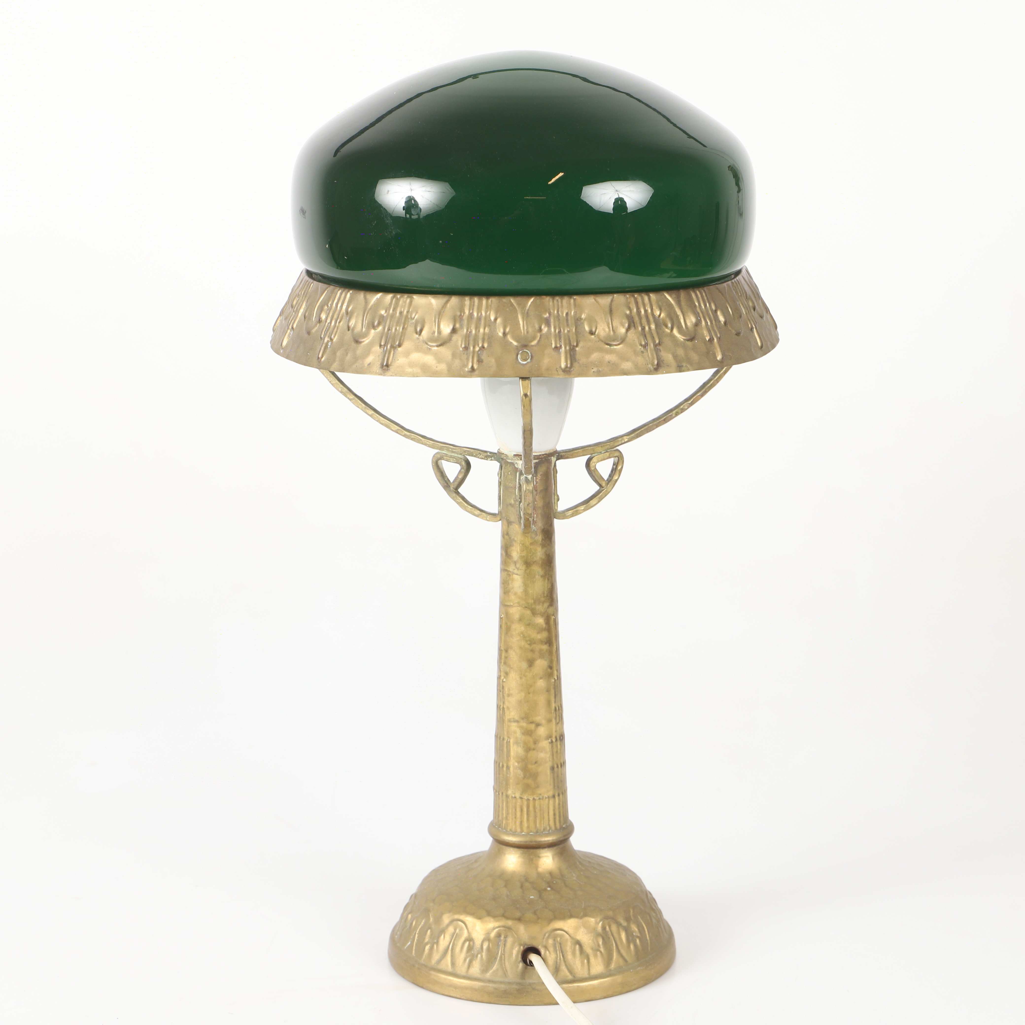 BORDSLAMPA, mässing med glaskupa, tidigt 1900-tal.