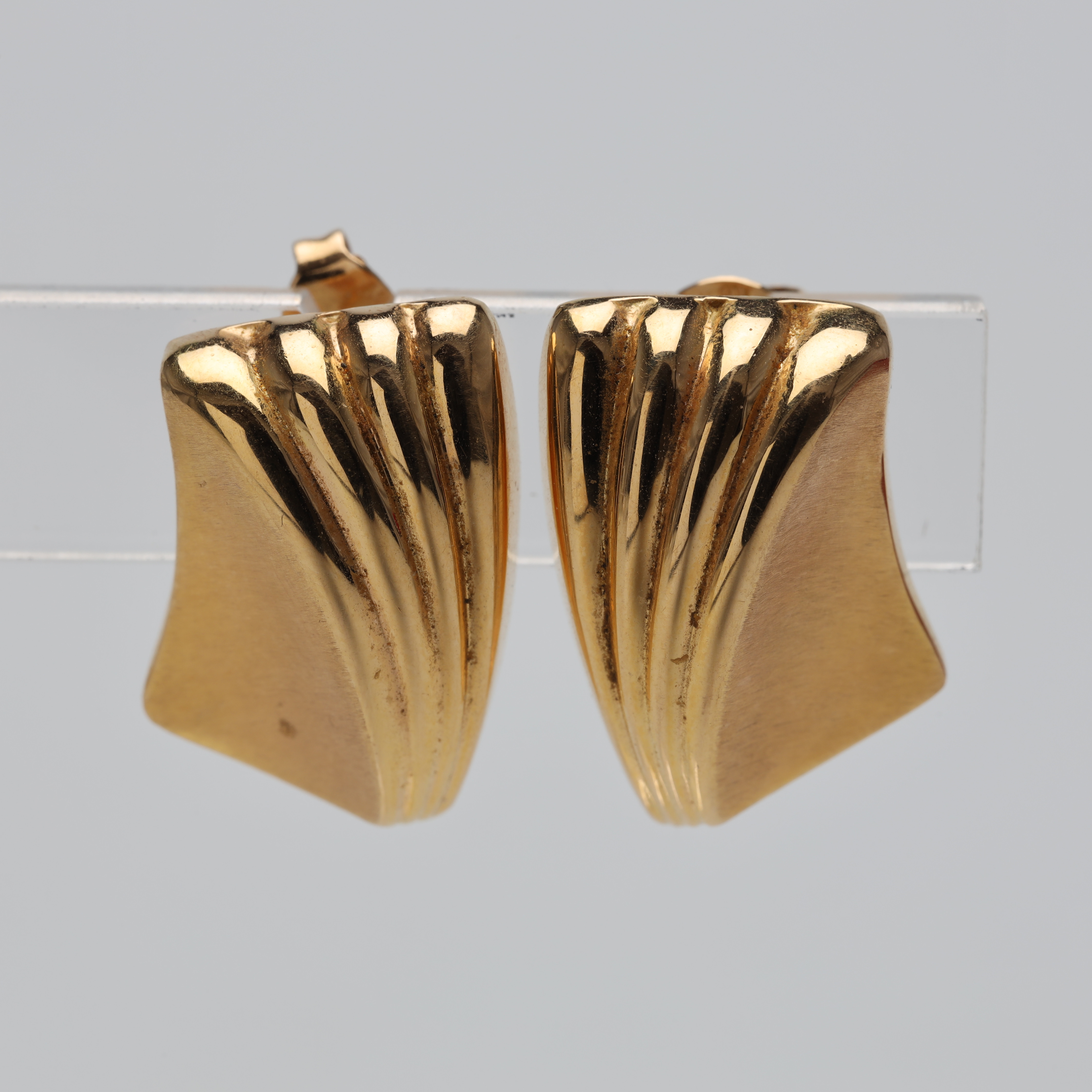 ÖRHÄNGEN par 18K guld vikt ca 3,4 gram.