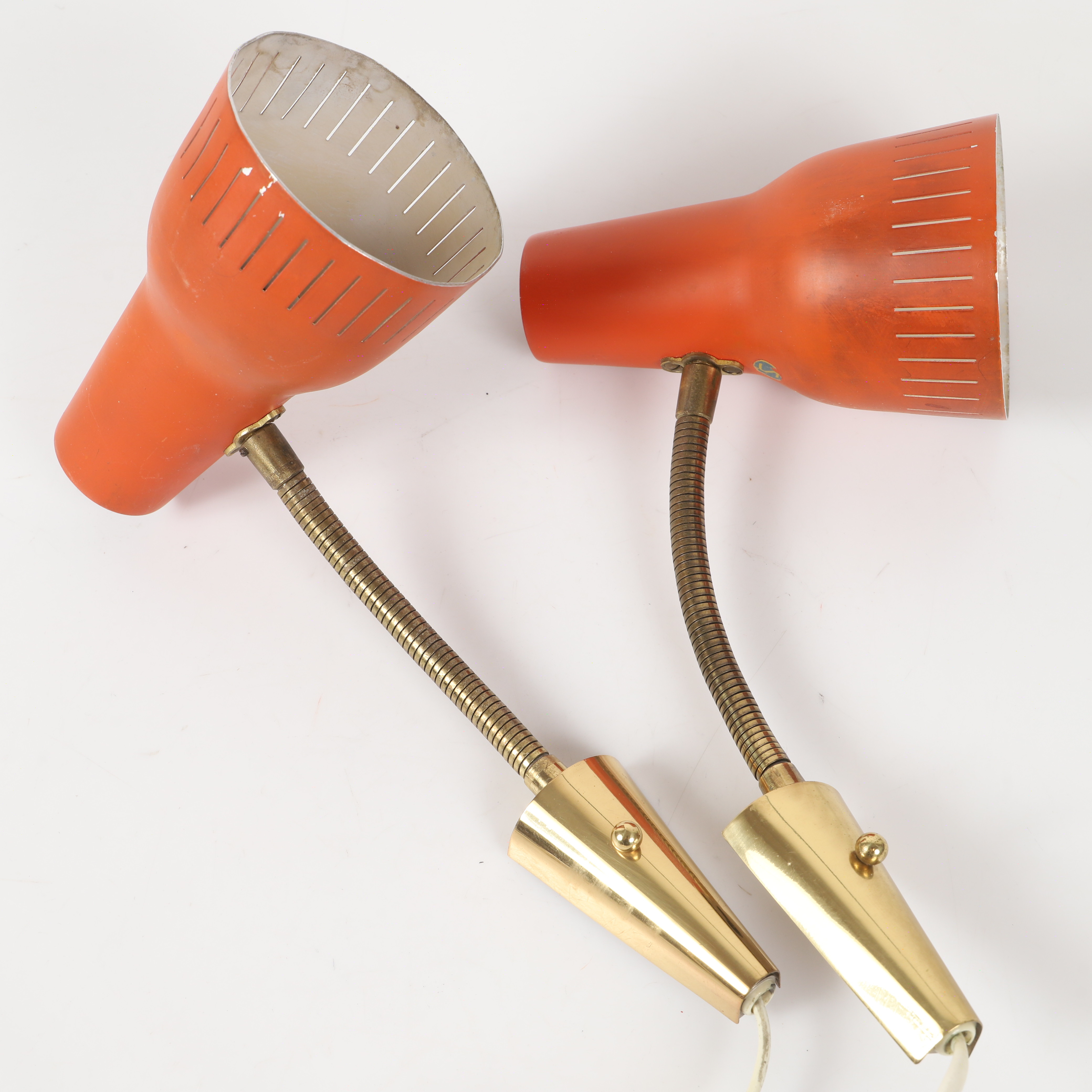 VÄGGLAMPOR, ett par, mässing/lackad plåt, Falkenbergs belysning. 1900-talets andra hälft.