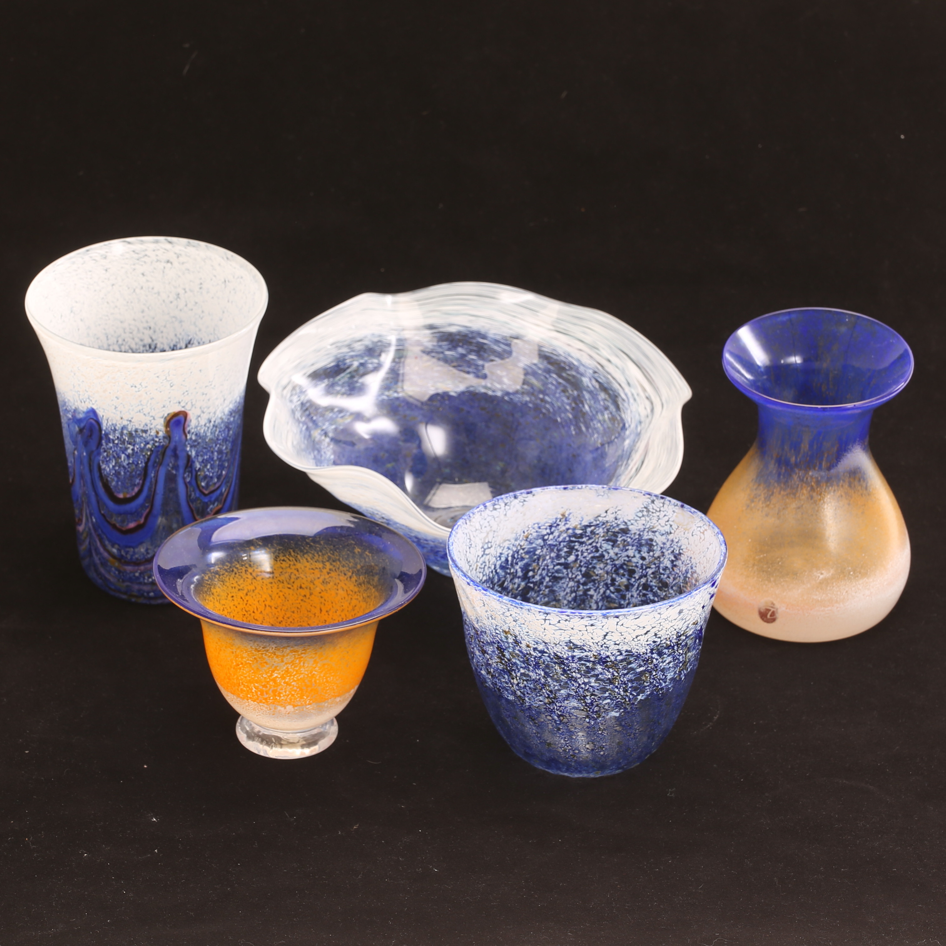 MILAN VOBRUBA. SKÅLAR, 3 stycken. VASER, 2 stycken.