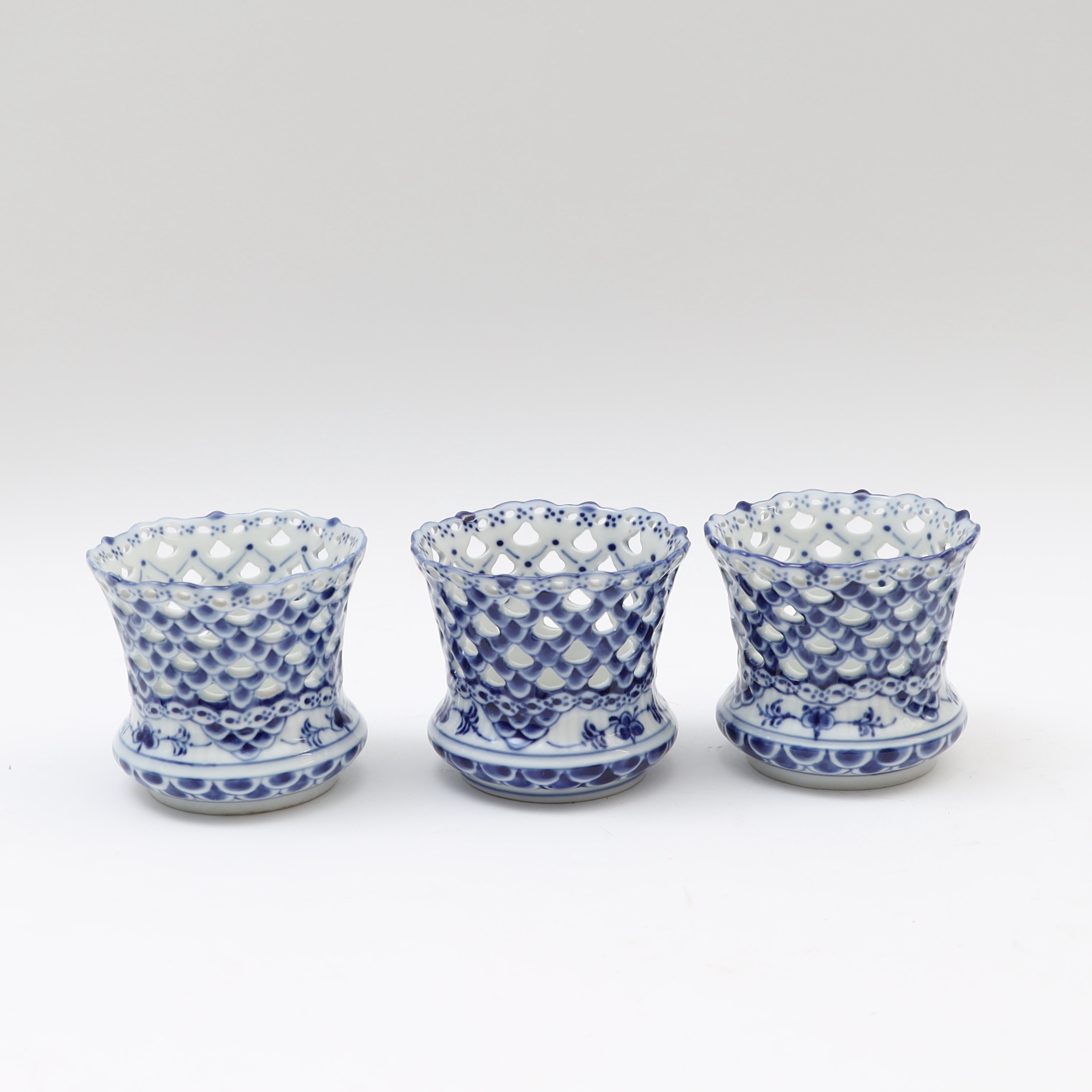 VASER, 3st, Helblond, musselmalet, modell 1015.