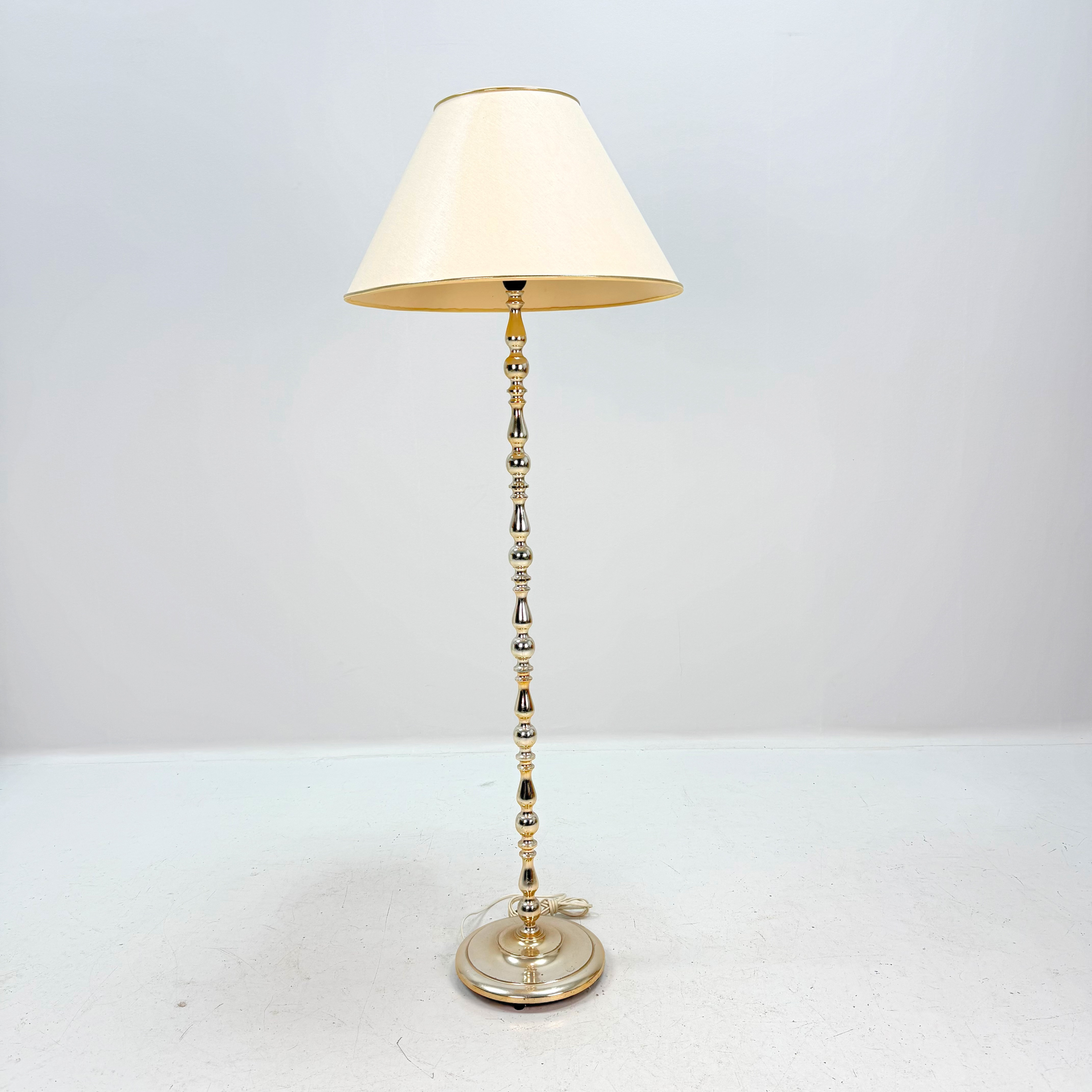 Golvlampa, plast och metall - 1900 talets senare hälft.