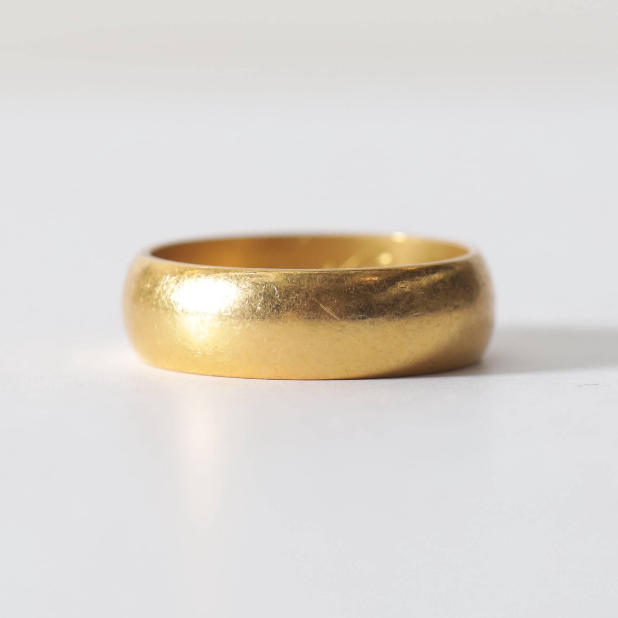 RING, 23K guld, Guldsmed S. Petersson i Söderhamn A.B., Bollnäs, 1962. Totalvikt ca 6,3 gram.