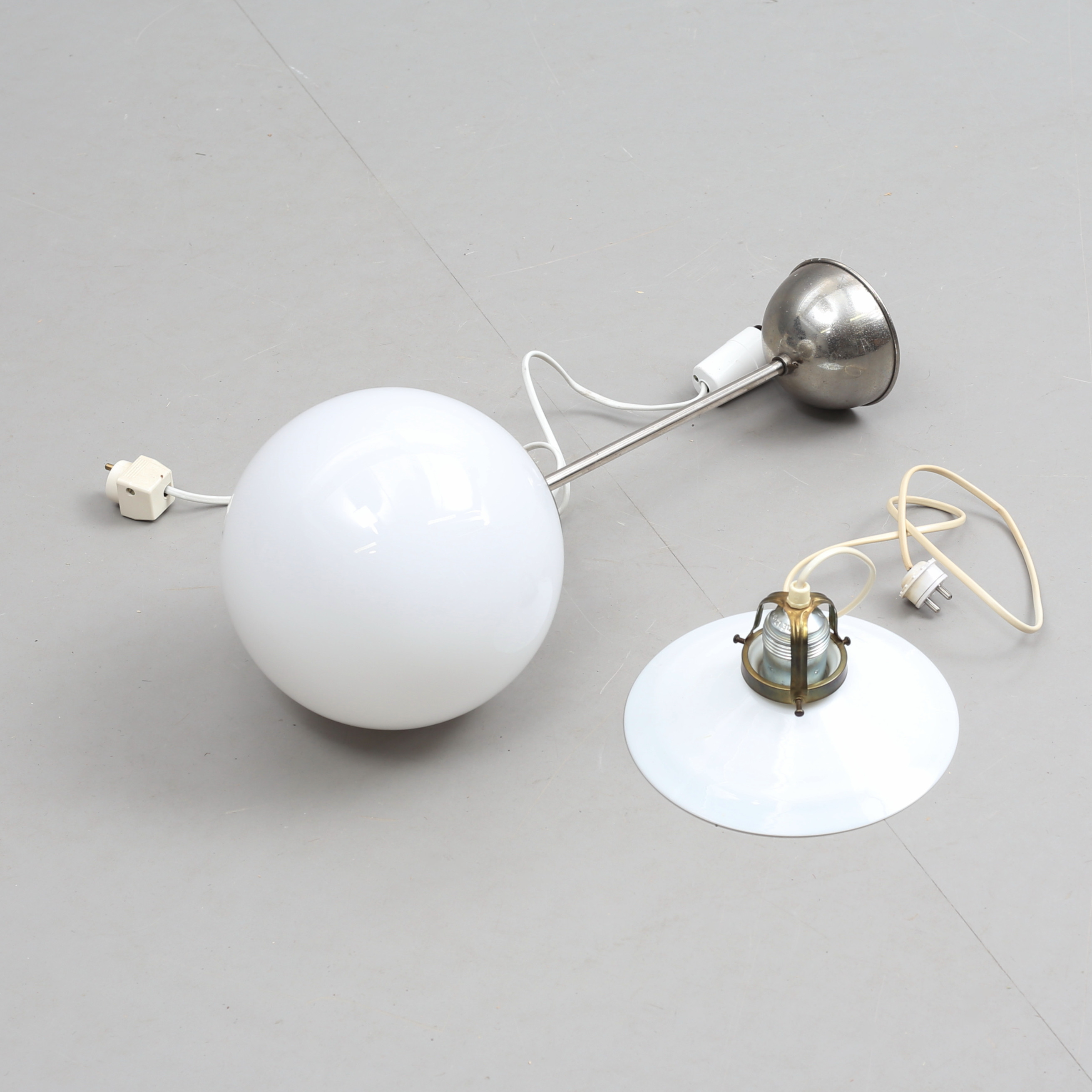 TAKLAMPOR, 2 st, klotmodell samt skomakarmodell, 1900-talets första hälft.