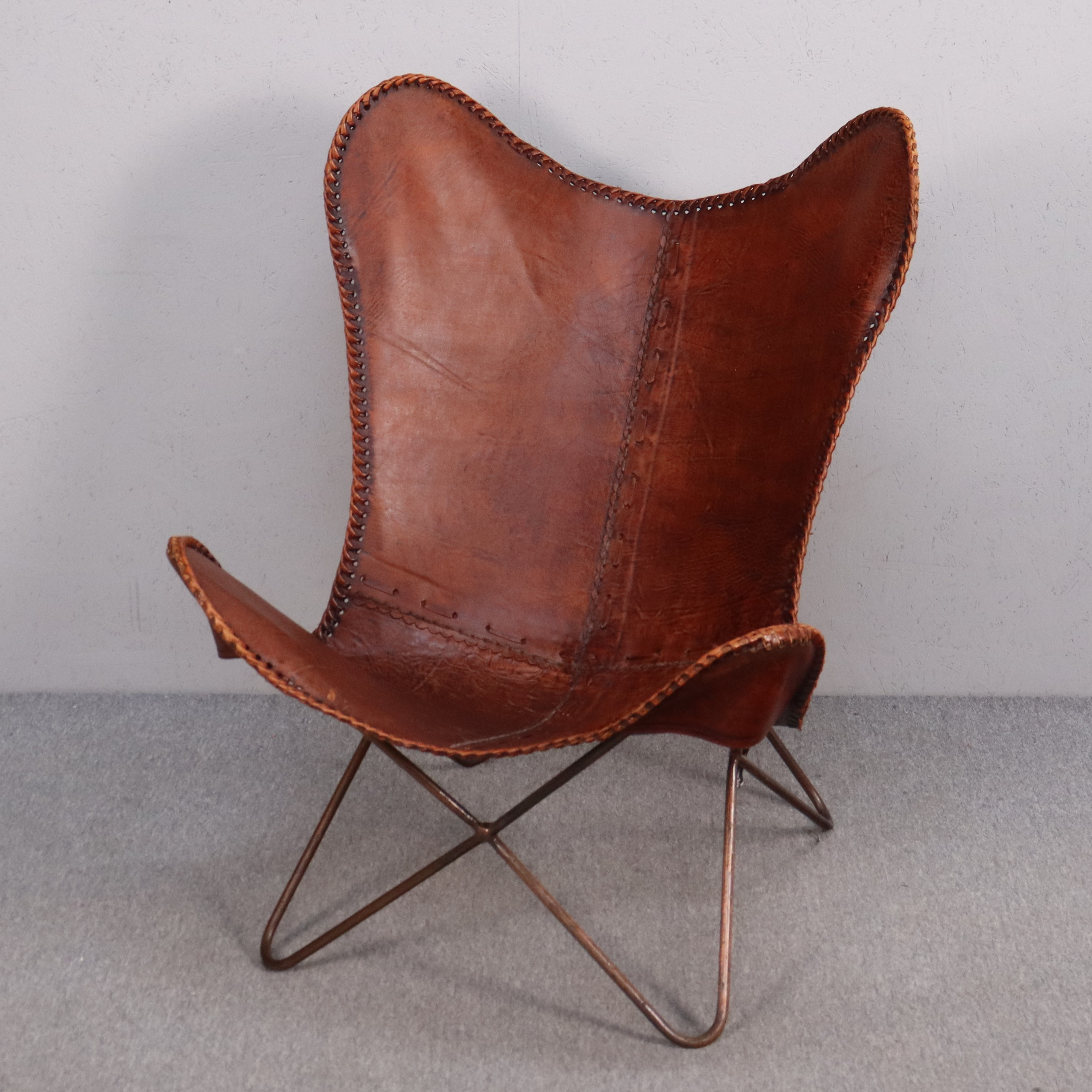 FÅTÖLJ, "Melissa fladdermus", läder, Kilroy Indbo, 2000-tal.