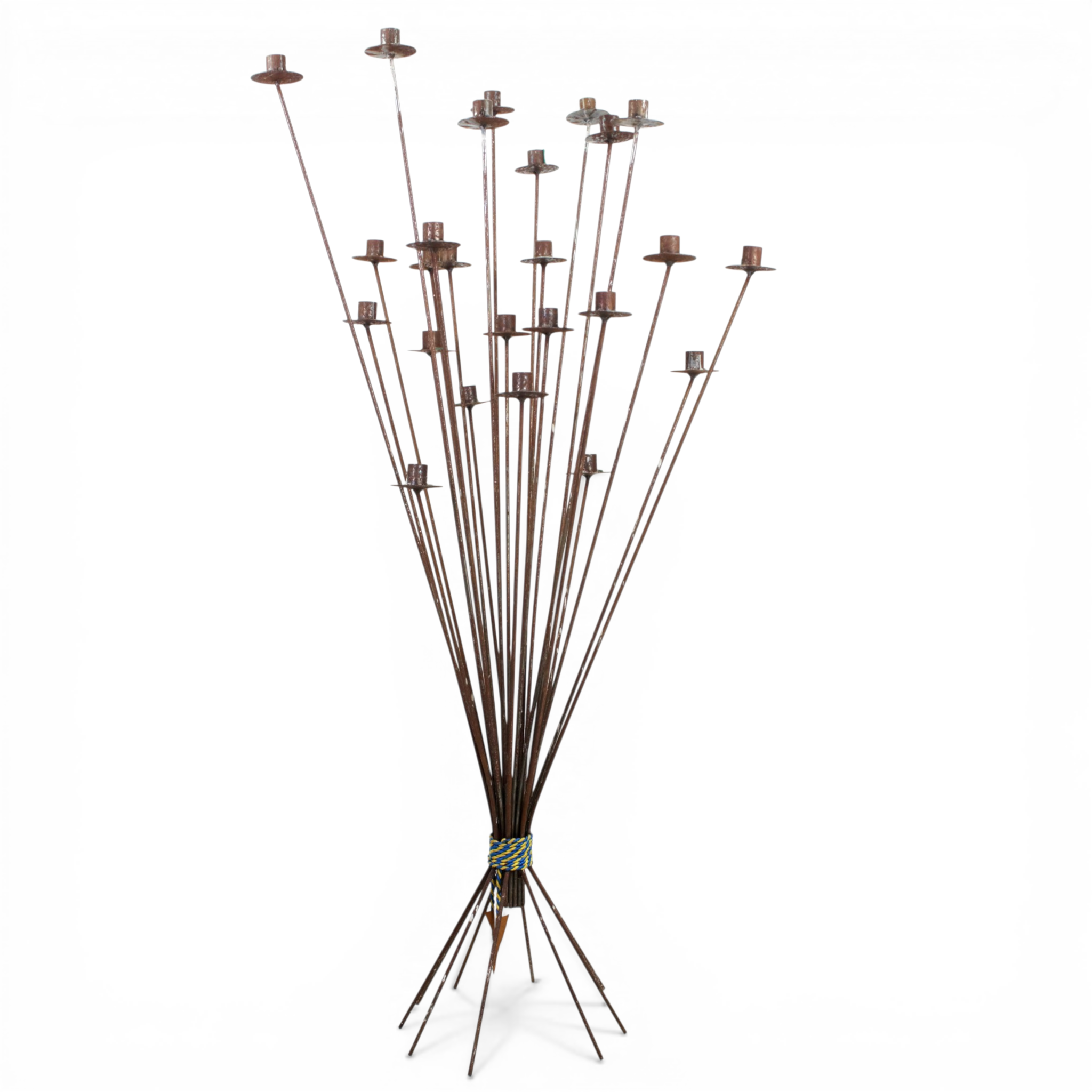 GOLVLJUSSTAKE, smide, 24 ljushållare, nutida.