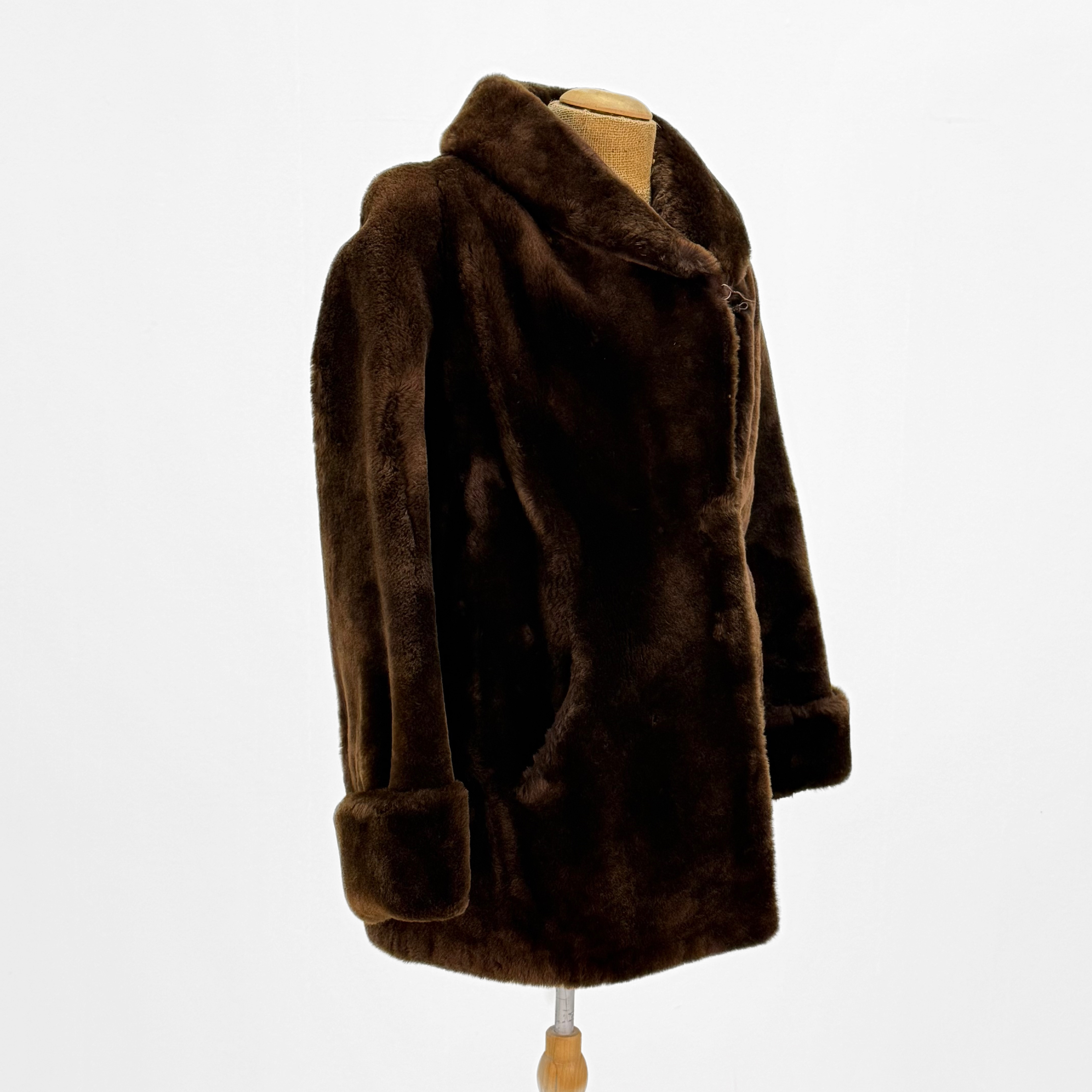 FUSKPÄLS, brun st 36/38.