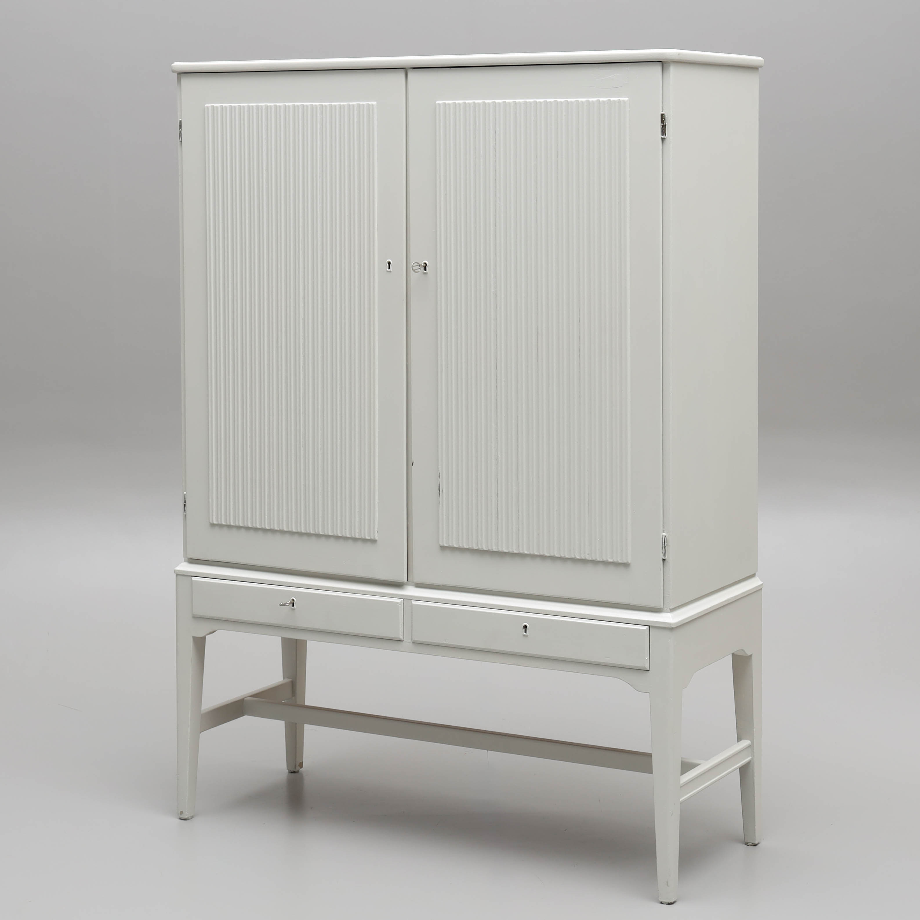 CARL MALMSTEN. Skåp, bemålat, Svensk Fur, 1900-tal.