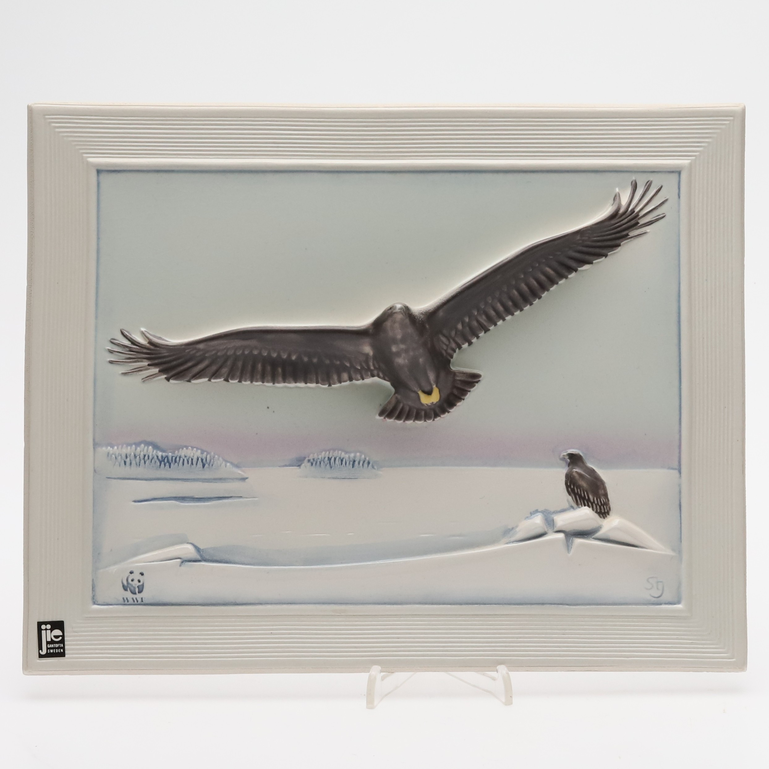 STAFFAN JOHANSON. VÄGGRELIEF, keramik, " örn i flykt" Till förmån för WWF, Jie-keramik, signerad och numrerad 775/3000.