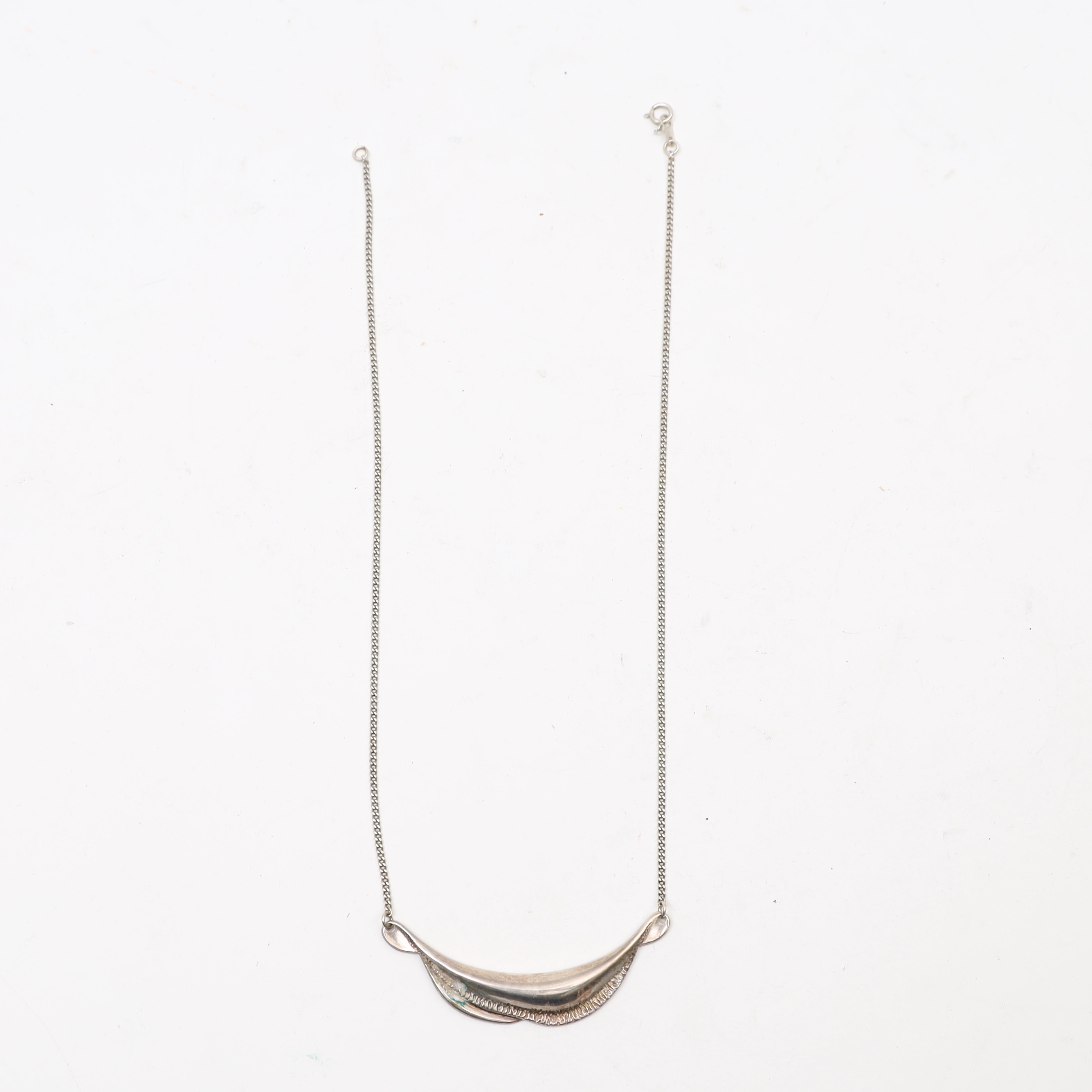 HALSBAND MED HÄNGE, silver, stämplat.