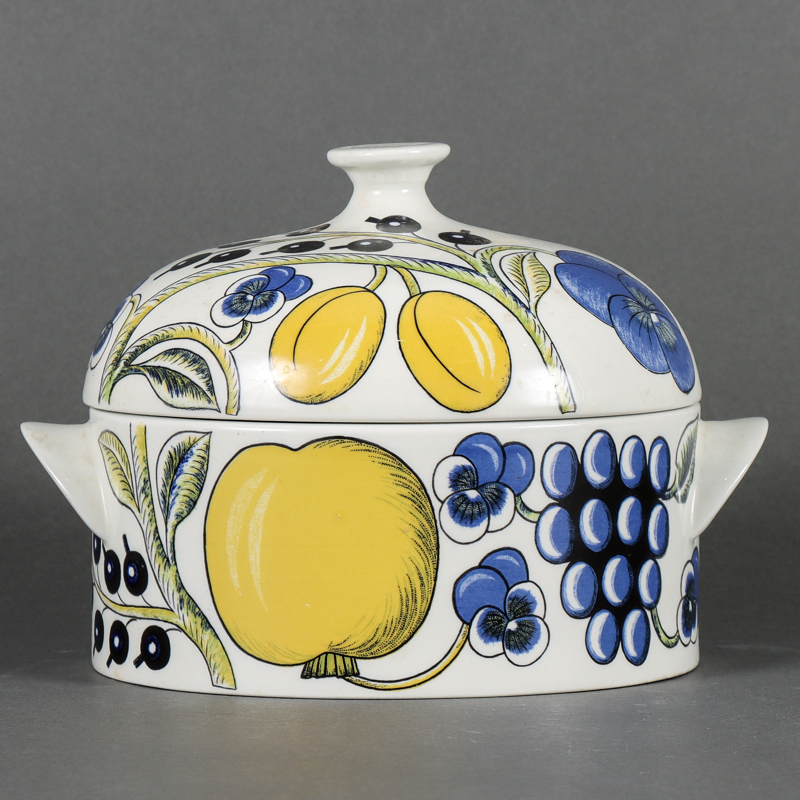 BIRGER KAIPIAINEN. Karott med lock, Arabia, Paratiisi.