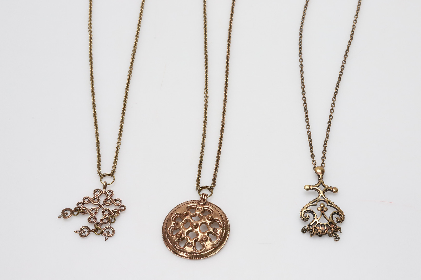 COLLIER MED HÄNGE, 3 st, Kalevala Koru, brons, Finland.