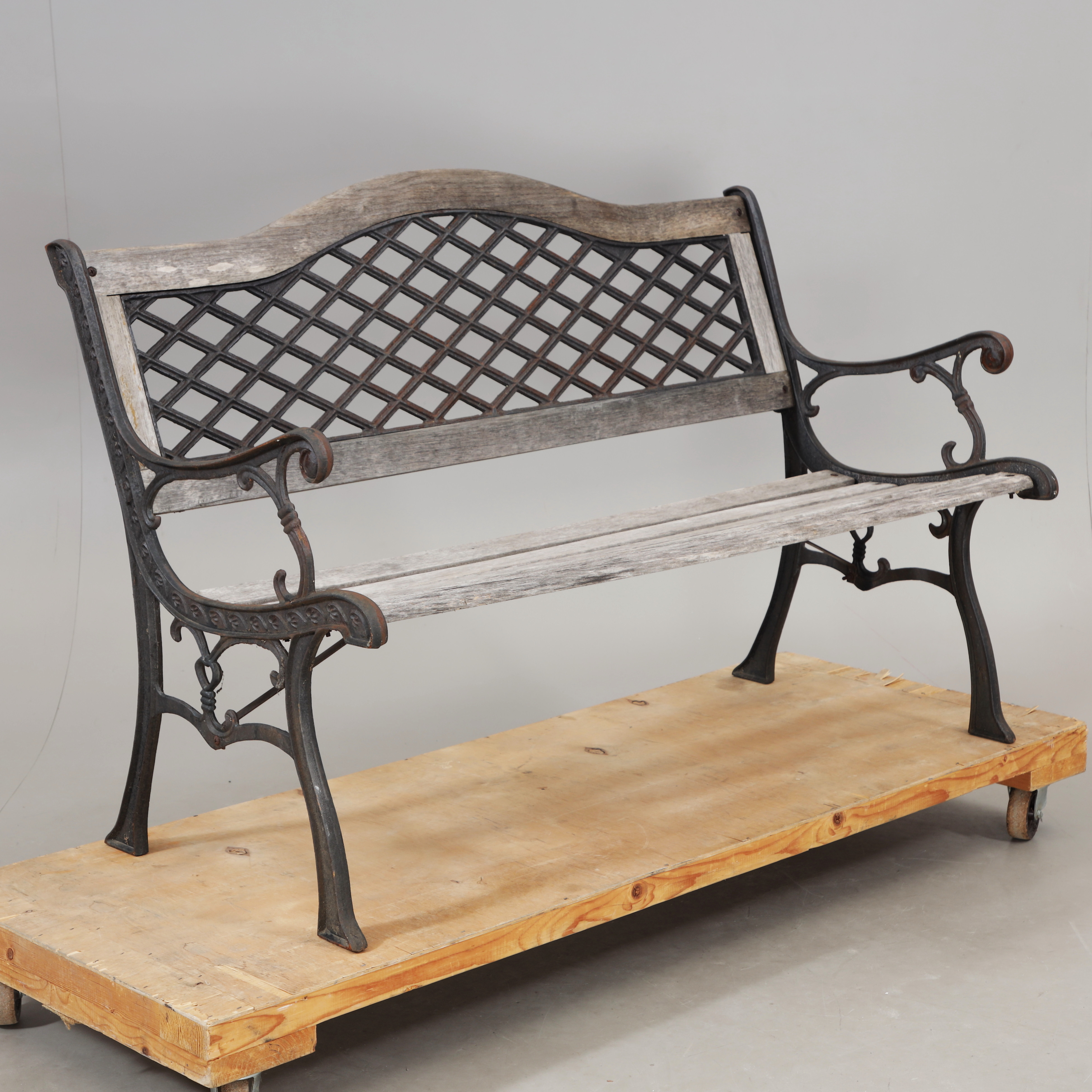 TRÄDGÅRDSSOFFA, trä/gjutjärn, 1900/2000-tal.