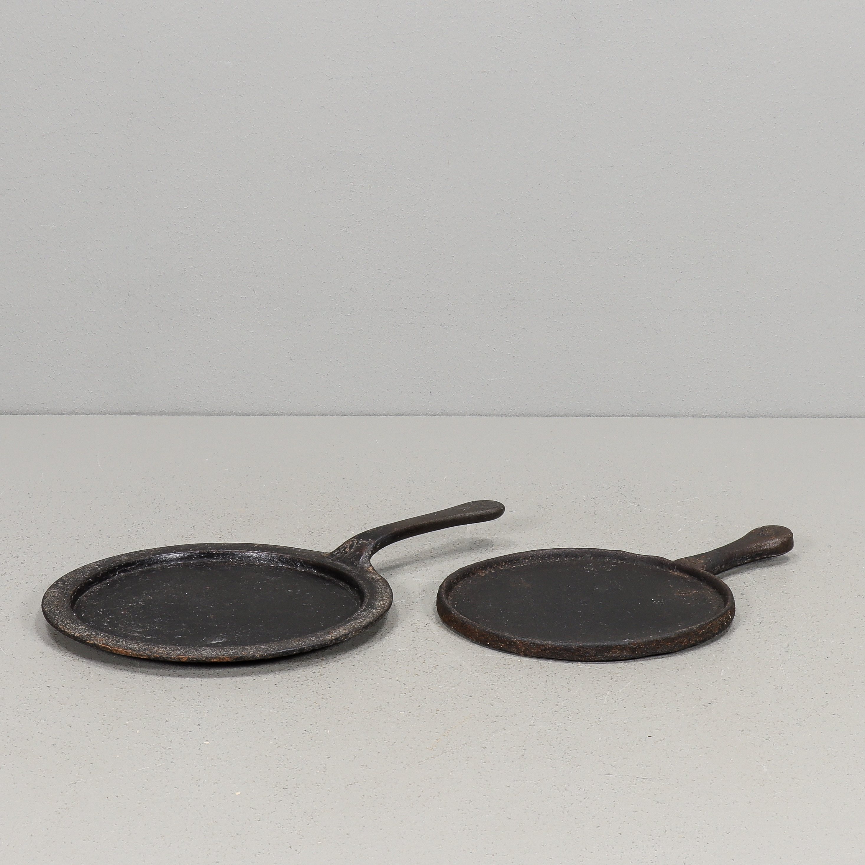 PANNKAKSLAGGAR 2 stycken, järn, 17/1800-tal.