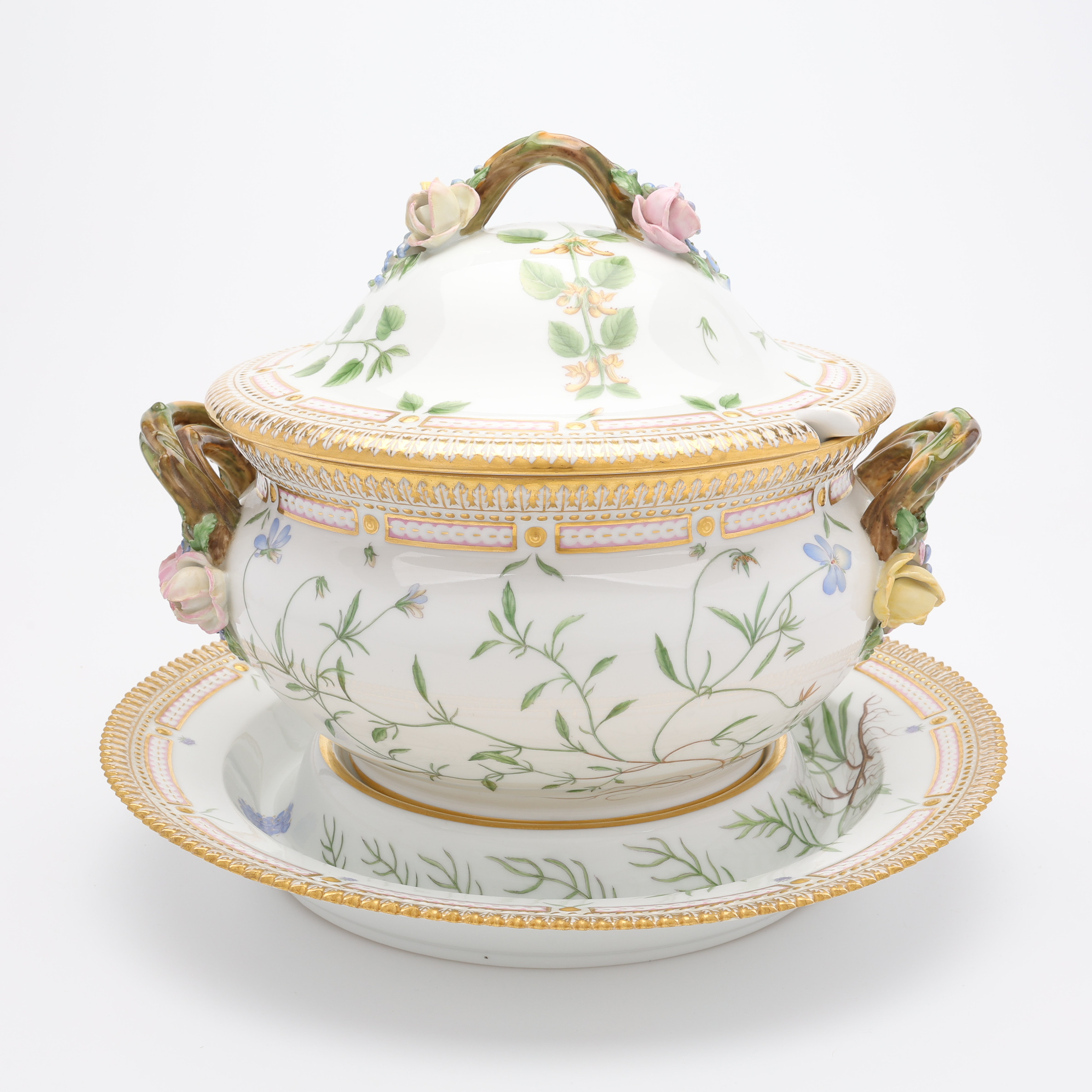 TERRIN MED LOCK & UNDERFAT, PORSLIN, FLORA DANICA, MODELLNUMMER 3562 & 3563, ROYAL COPENHAGEN, DANMARK, 1960-TAL.