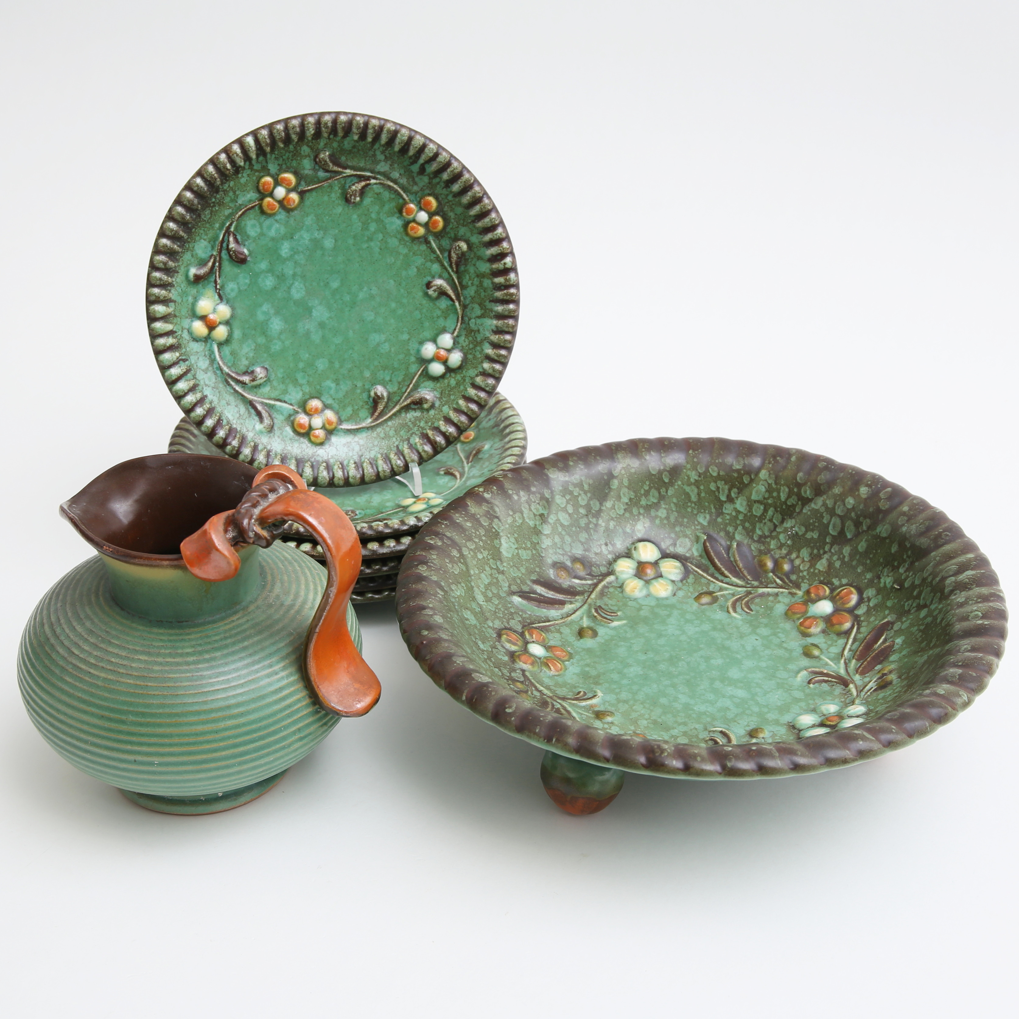 FRUKTSERVIS samt KANNA, grön keramik, 8 delar, 1940-tal.