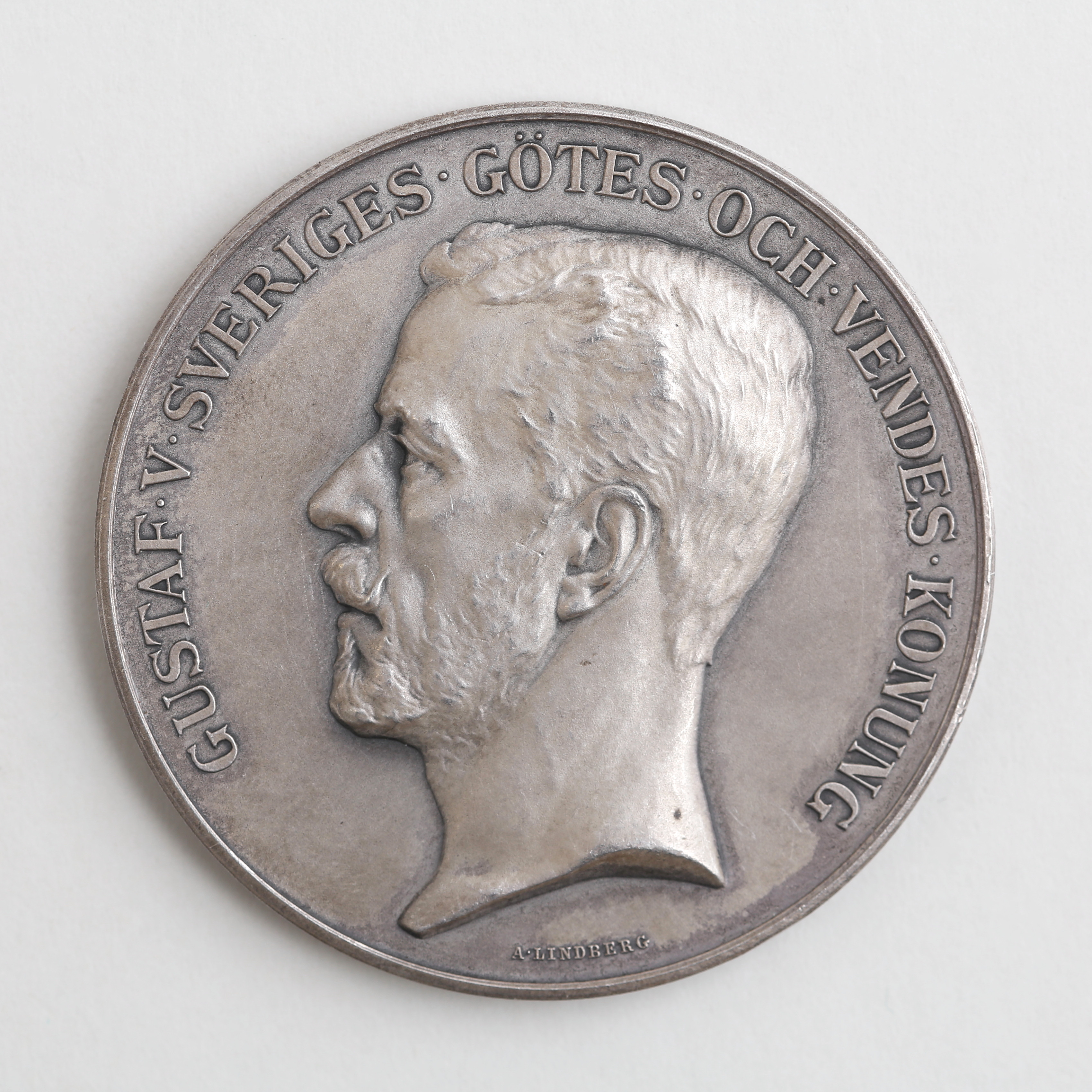 MEDALJ, silver, "För hästafvelns främjande", 1933, totalvikt ca 38,4 gram.