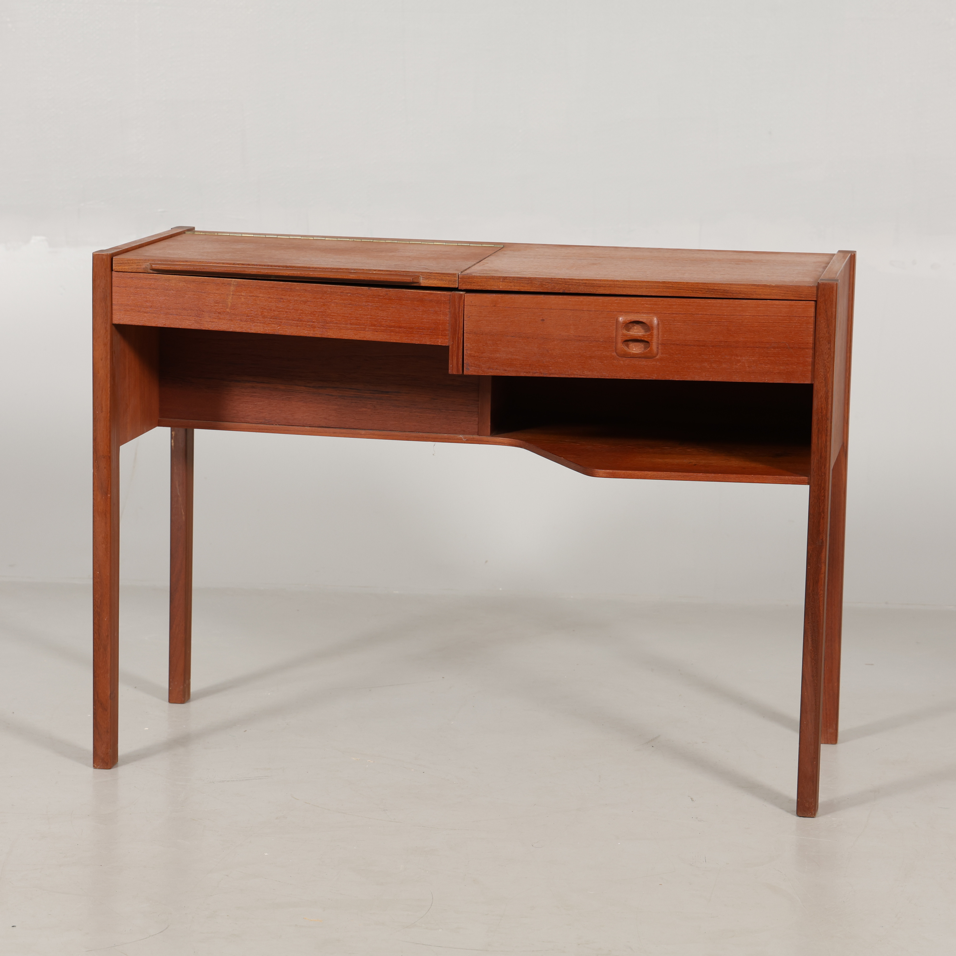 ARNE WAHL-IVERSEN. Toalettbord, "Varié", IKEA.