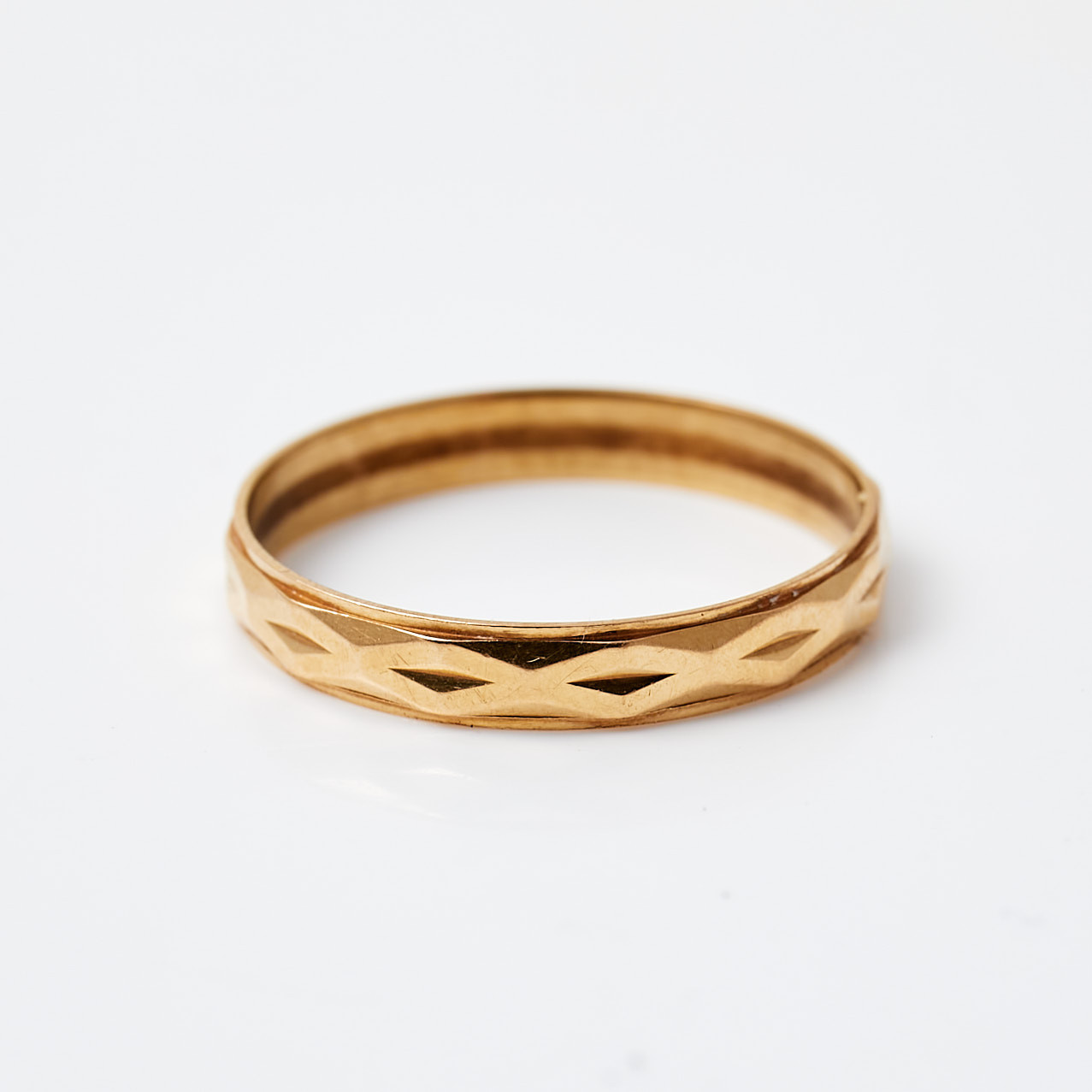 RING, 18 k guld, geometrisk dekor, Wadring-Juvel HB, Karlskrona, 1992.