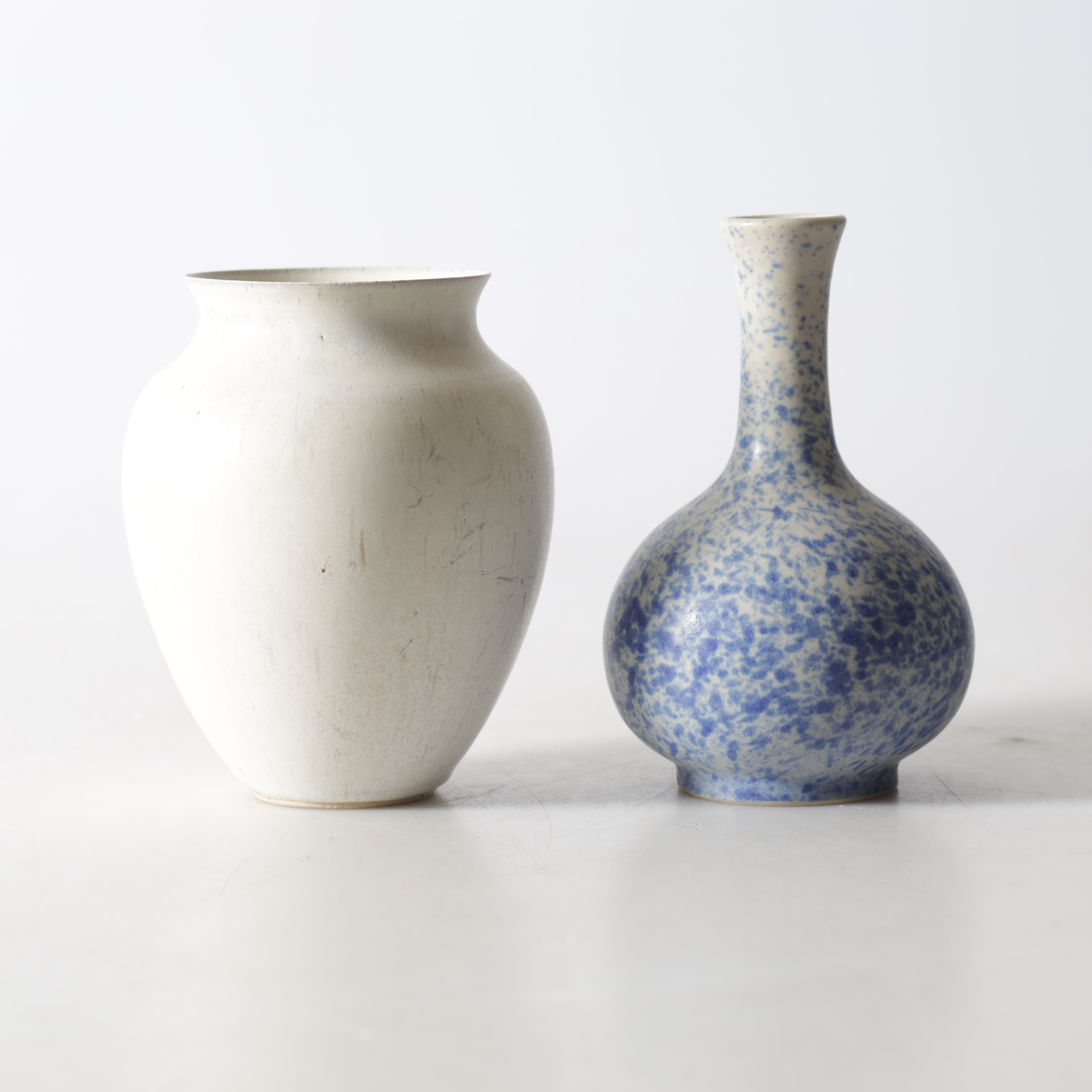 VASER, 2 st, keramik, Jörgen Wulff och BM Ohlsson, signerade.