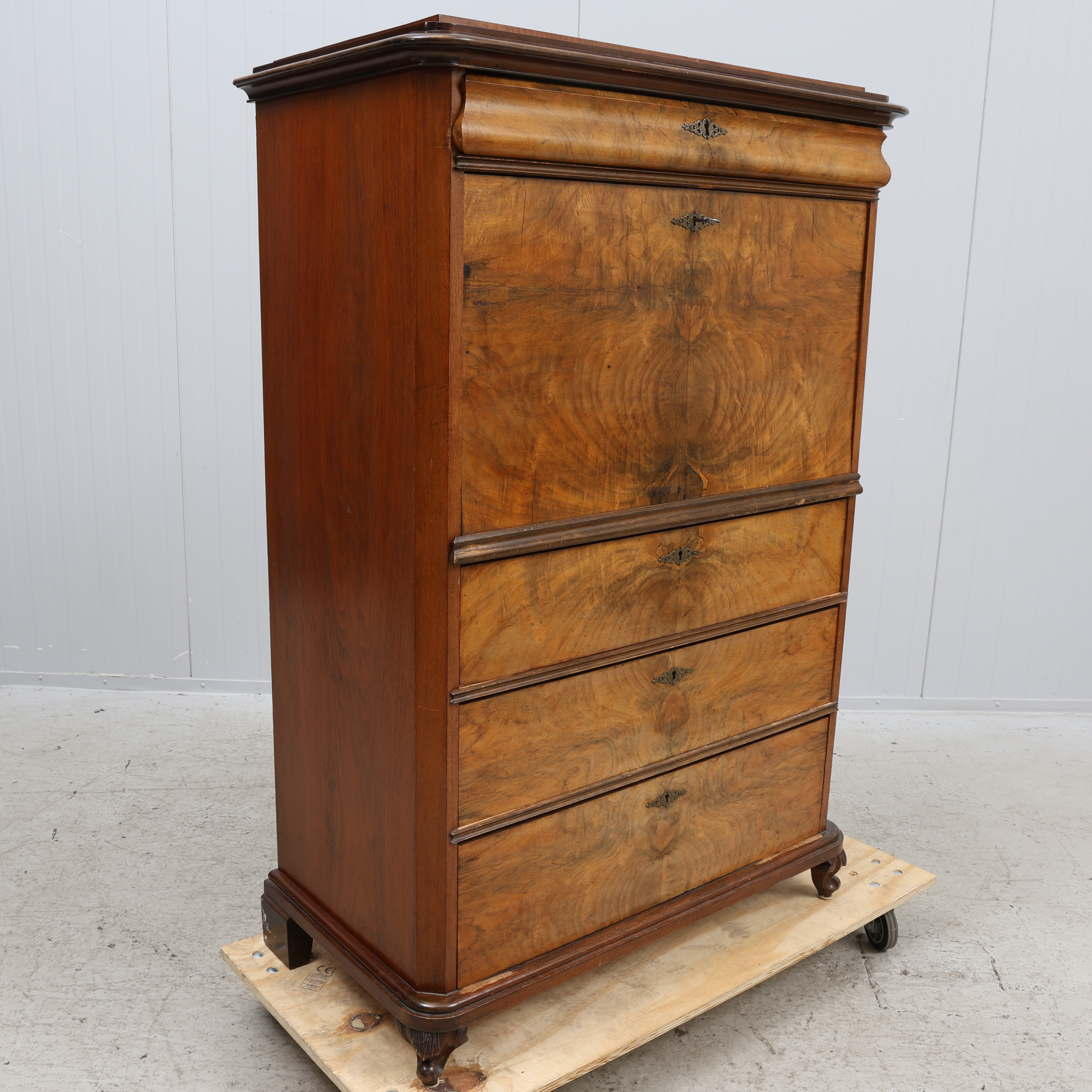 CHIFFONJÉ, valnötsfanér, nyrenässans, 1800/1900-tal.