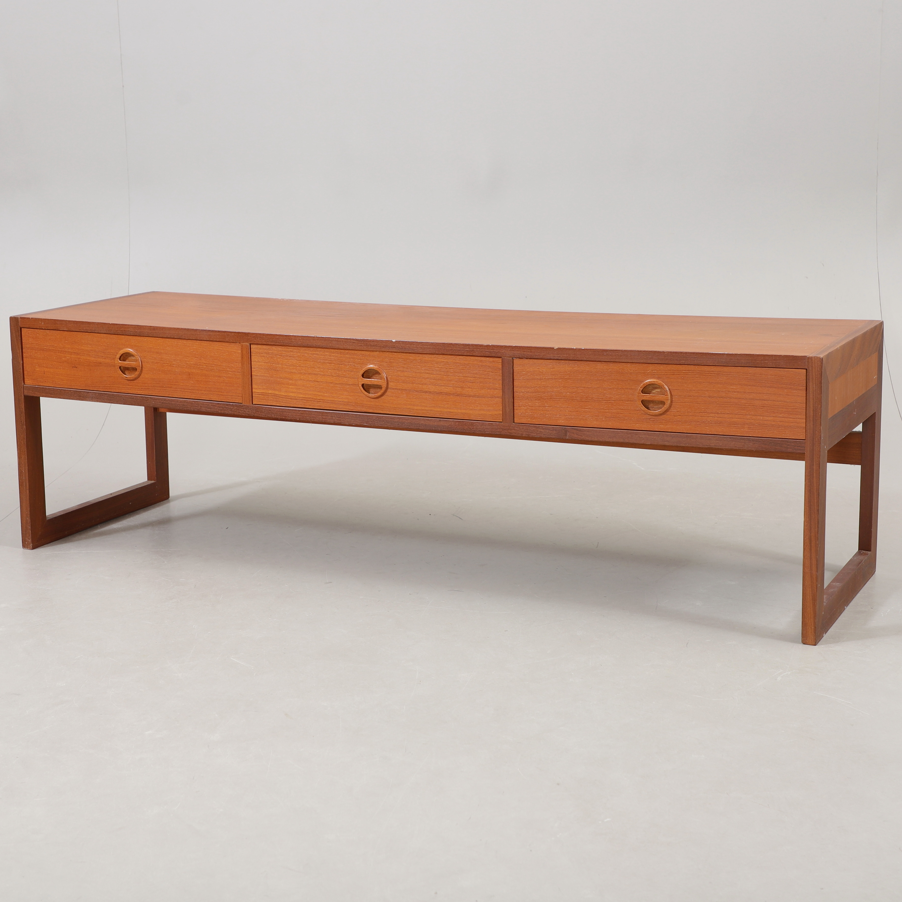 ARNE WAHL-IVERSEN. Tv-bänk, teak, "Varié TV2", för IKEA, 1960-tal.
