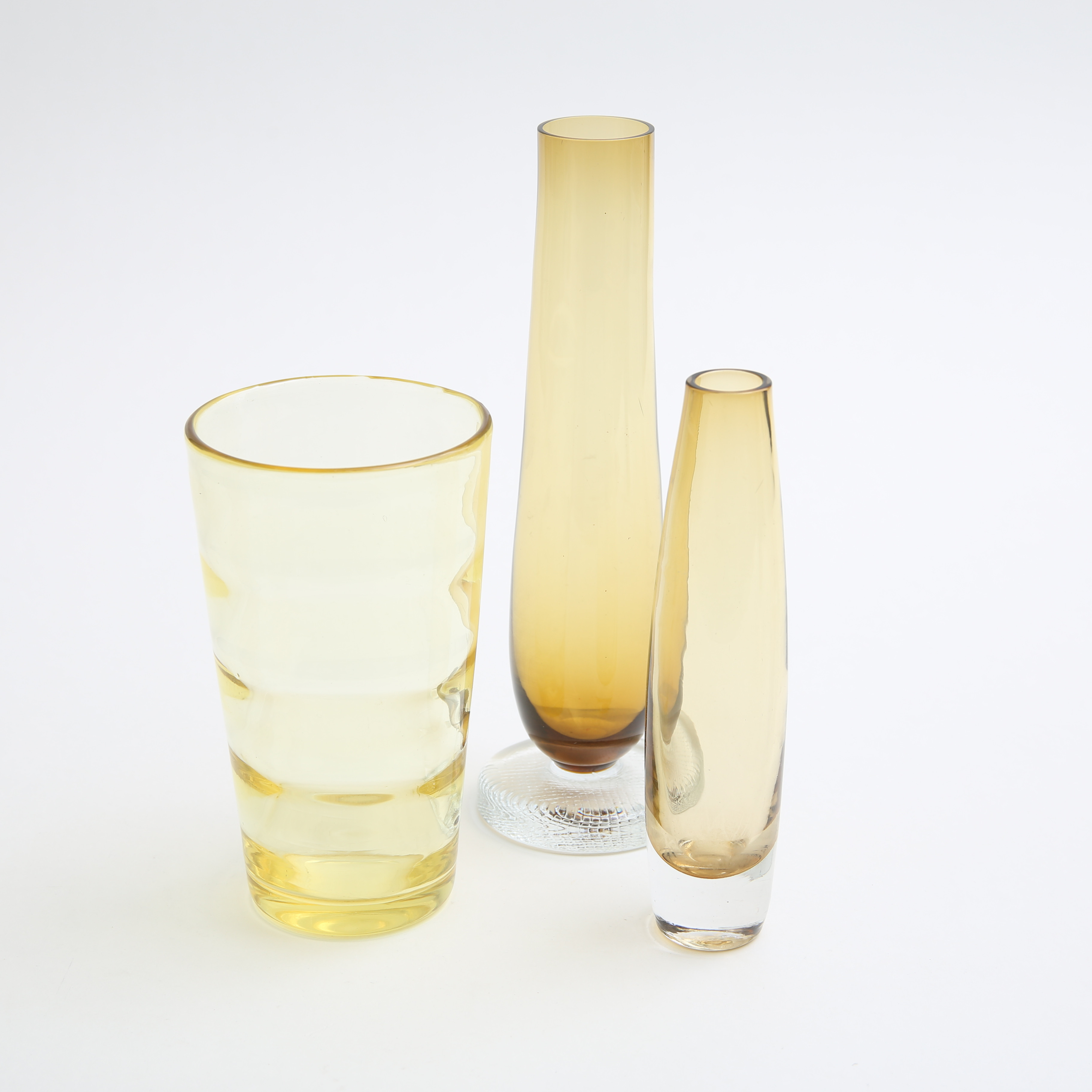 VASER, 3 st gul glasmassa, svenskt glasbruksglas.