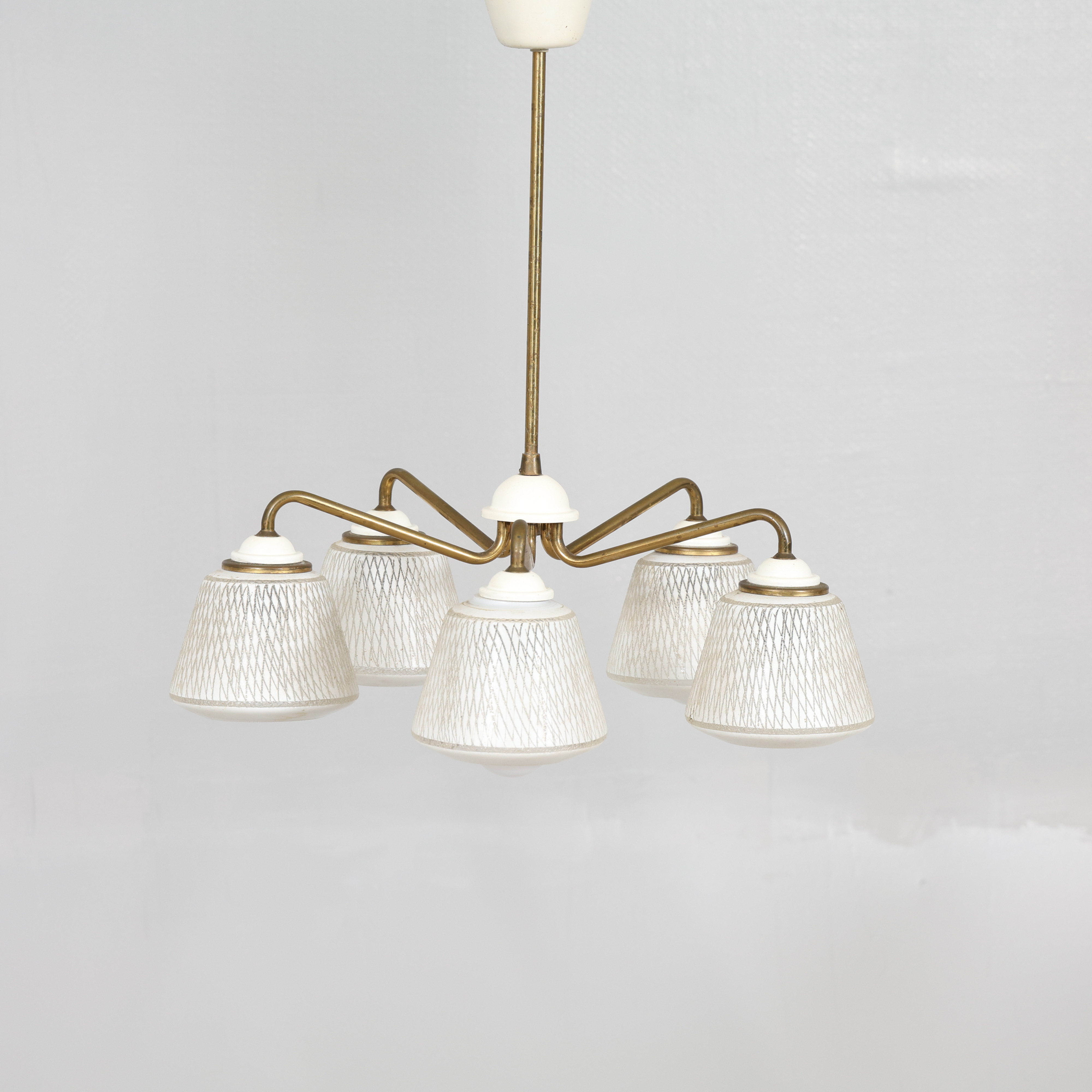 TAKLAMPA metall / glas 1900-talets mitt.