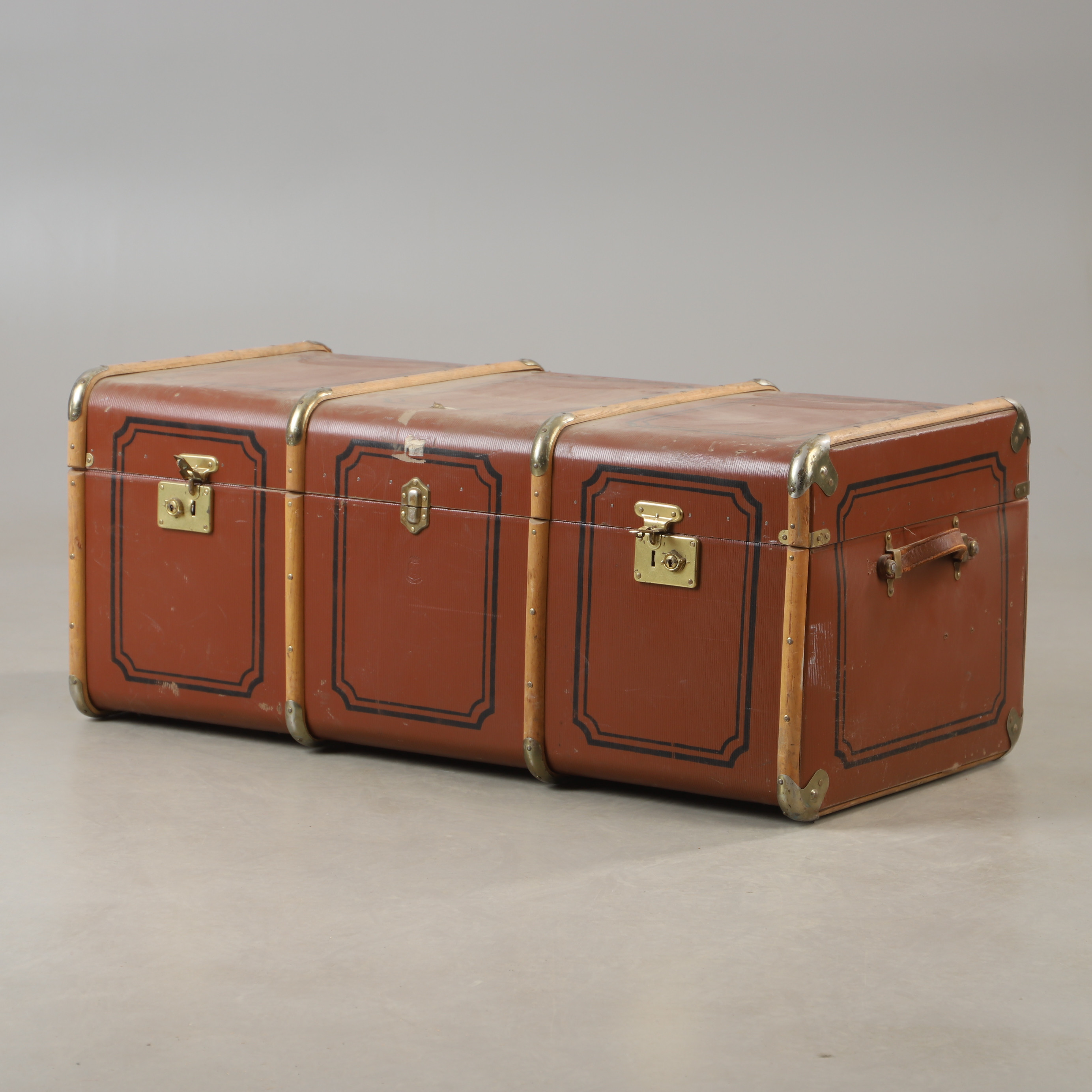 KOFFERT, 1900-talets första hälft.