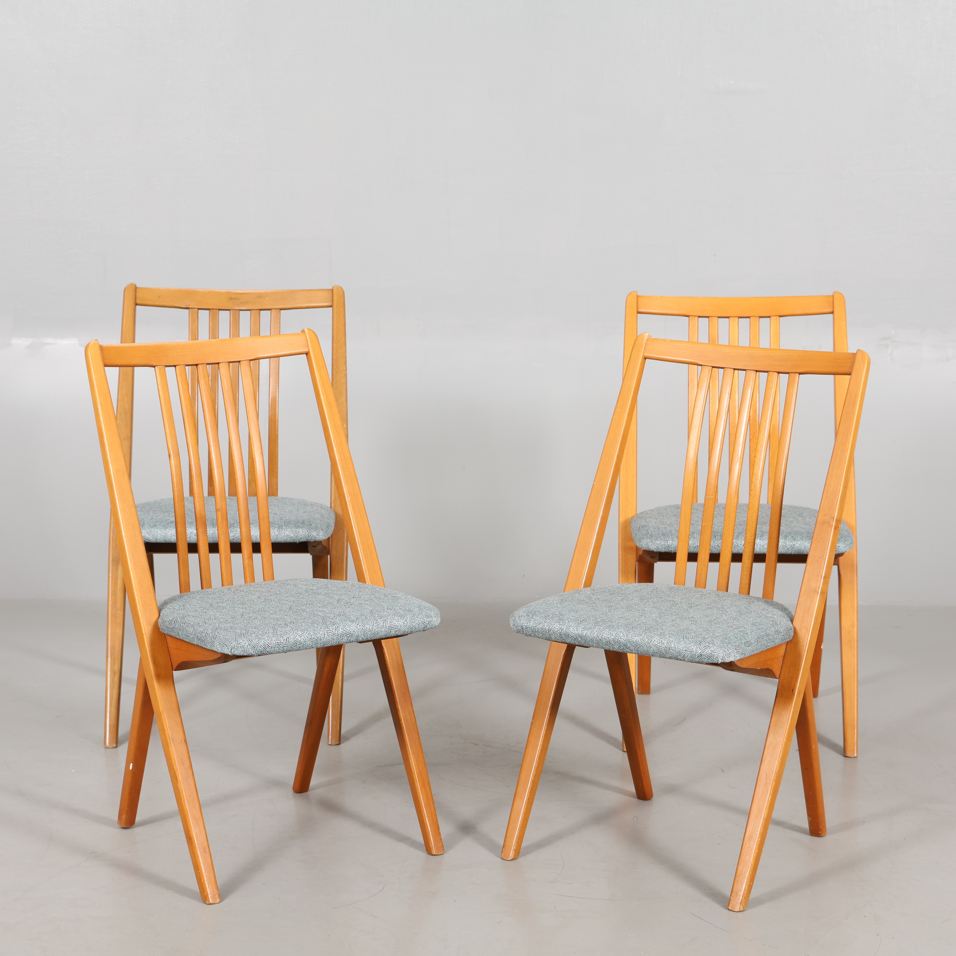 SVANTE SKOGH. STOLAR 4 st "stand-in" AB Gottfrid Karlsson & söner , Diö.