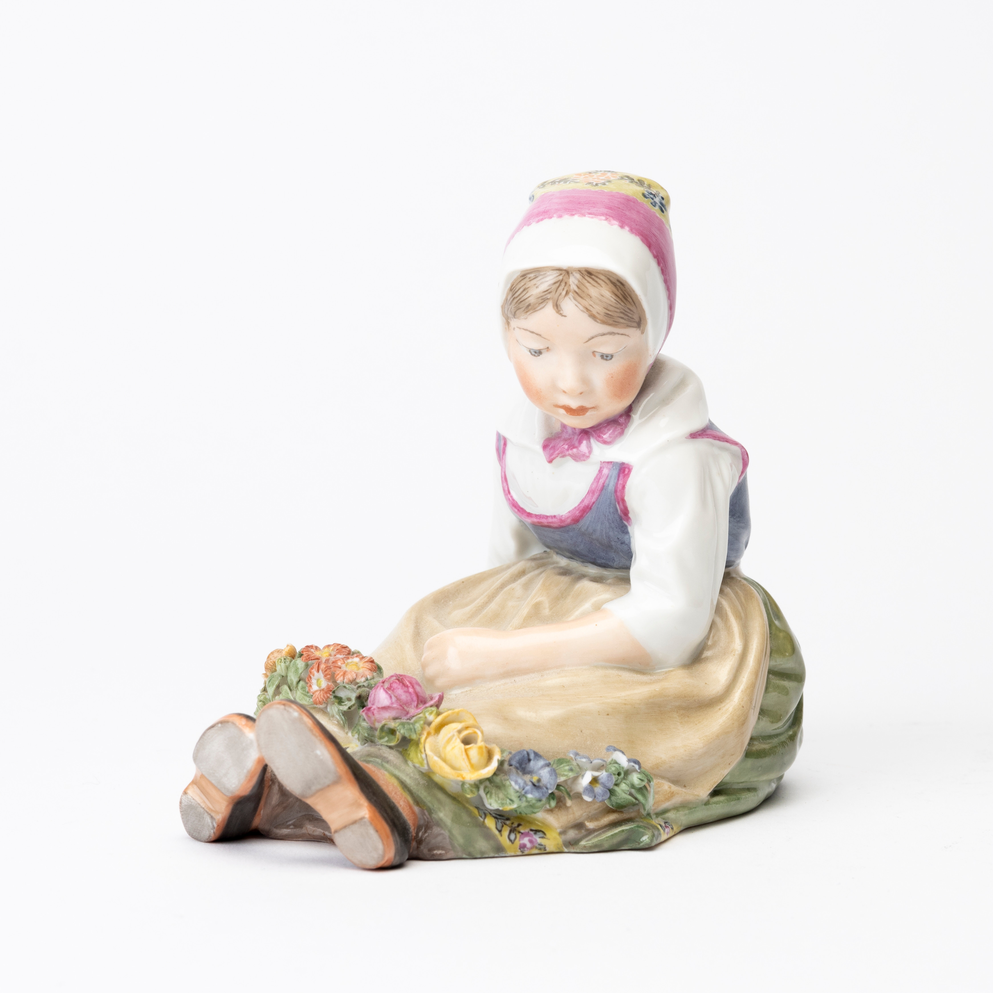 CARL-MARTIN HANSEN (1877-1941). Figurin, "Flicka från Själland", modell 12418, porslin, Royal Copenhagen, Danmark 1920-tal.