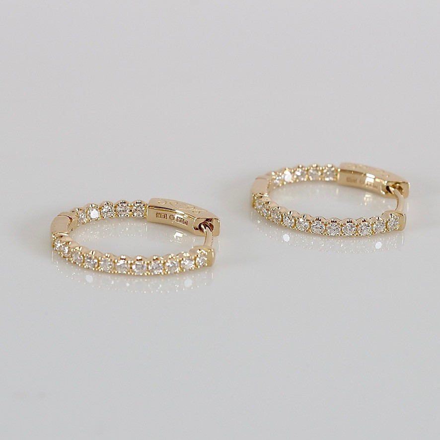 DIAMANTCREOLER, ett par, 0,58ct, 18K.