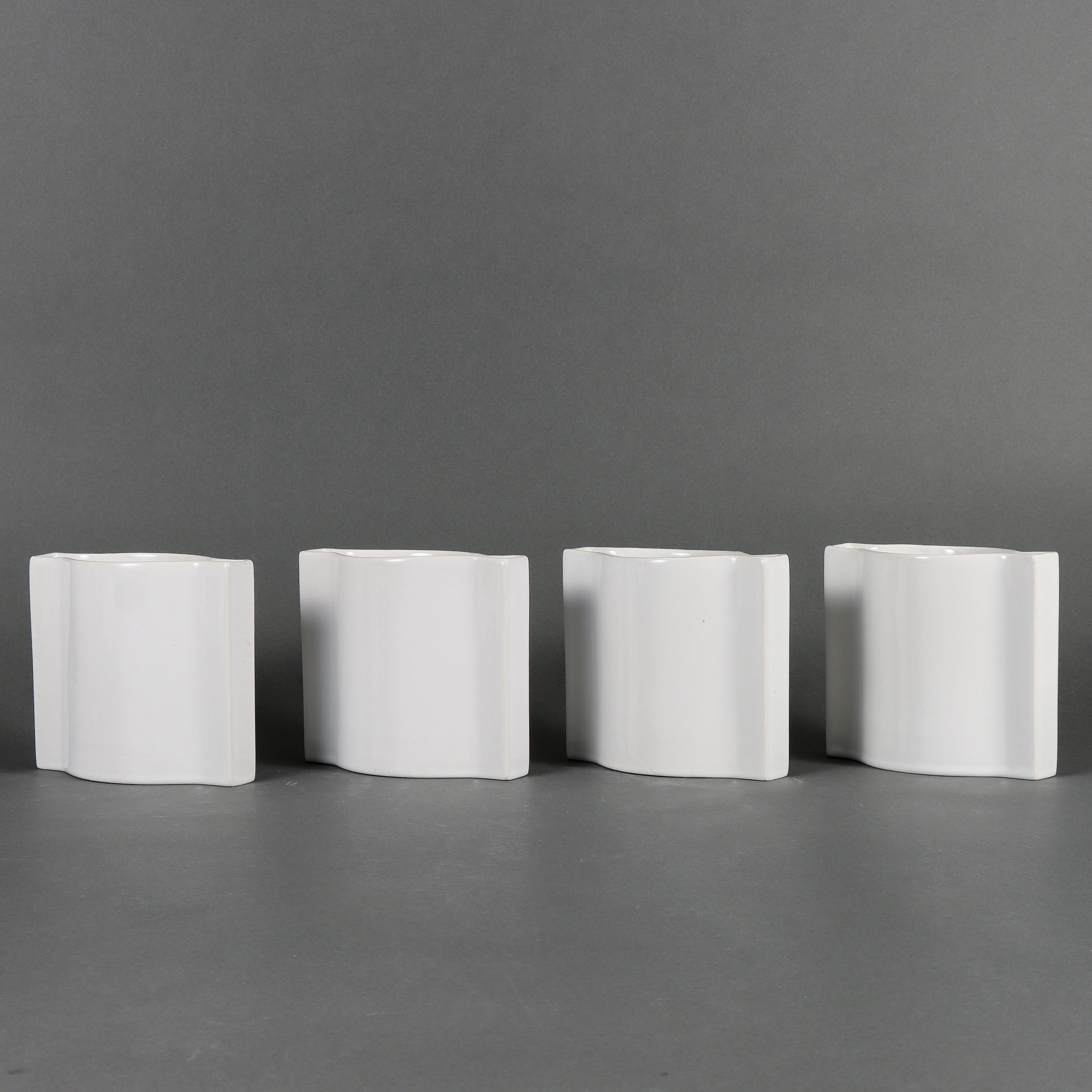 VASER 4 stycken, "Kombi", porslin, Margareta Hennix, Gustavsberg.