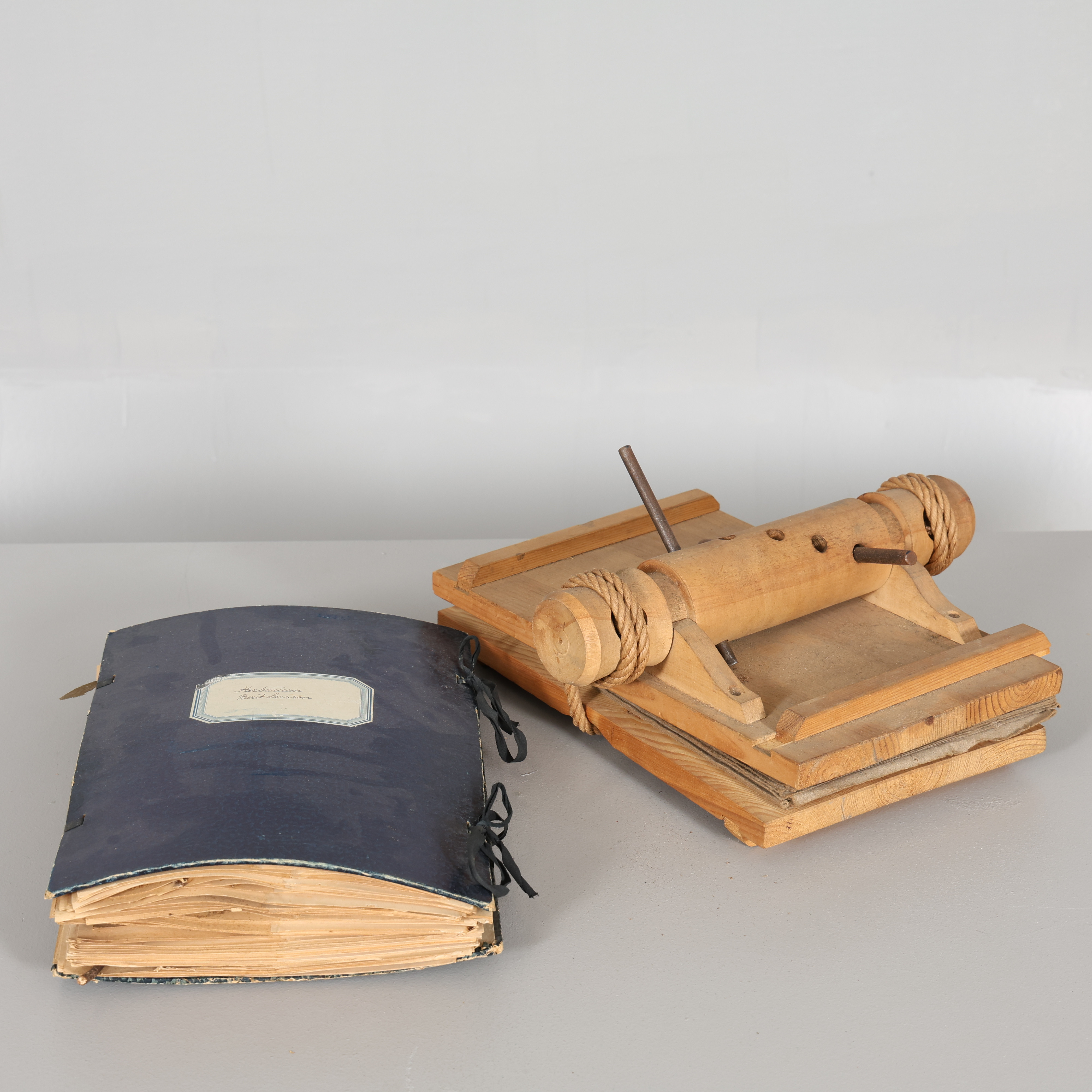 HERBARIUM främst 40-talet samt VÄXTPRESS.