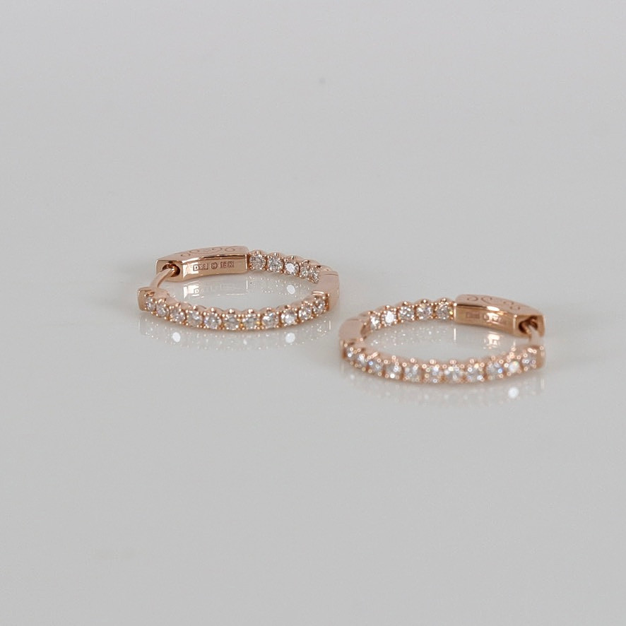 DIAMANTCREOLER, ett par, 0,58ct, roséguld 18K.