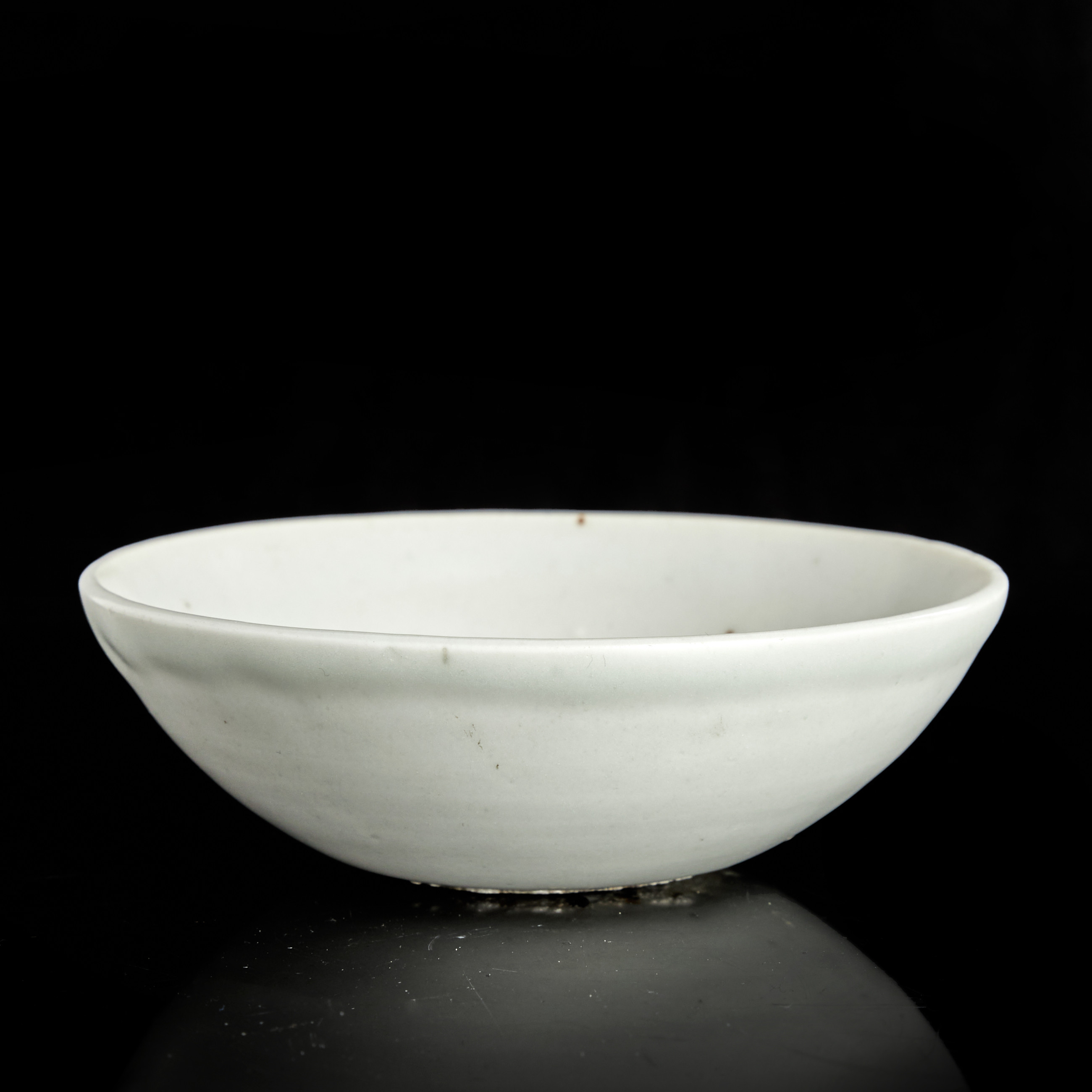 SKÅLFAT, Kina, Ming (1368–1644), vit glasyr.