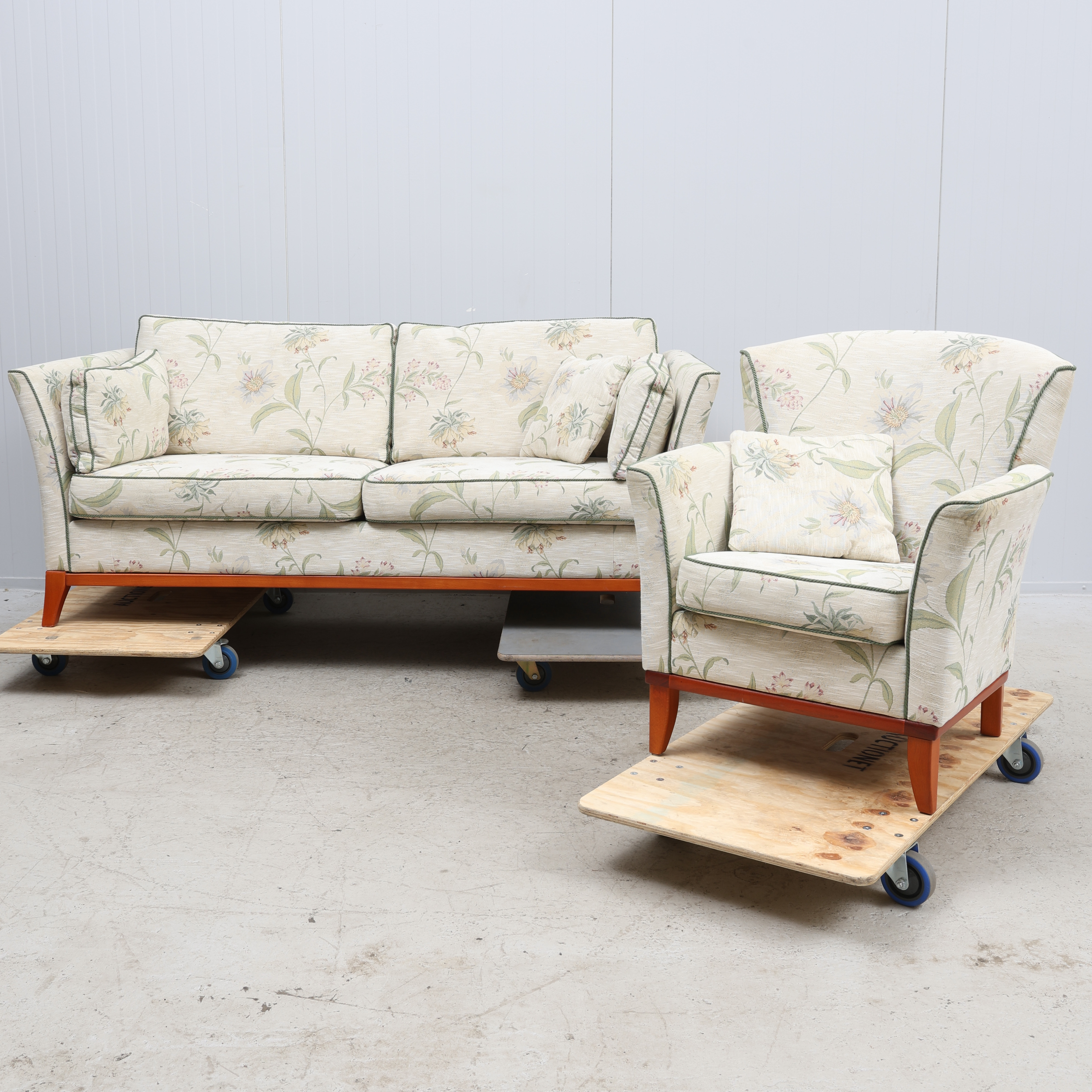 SOFFA & FÅTÖLJ, textilklädsel, floralt mönster, Engen, 2000-tal.