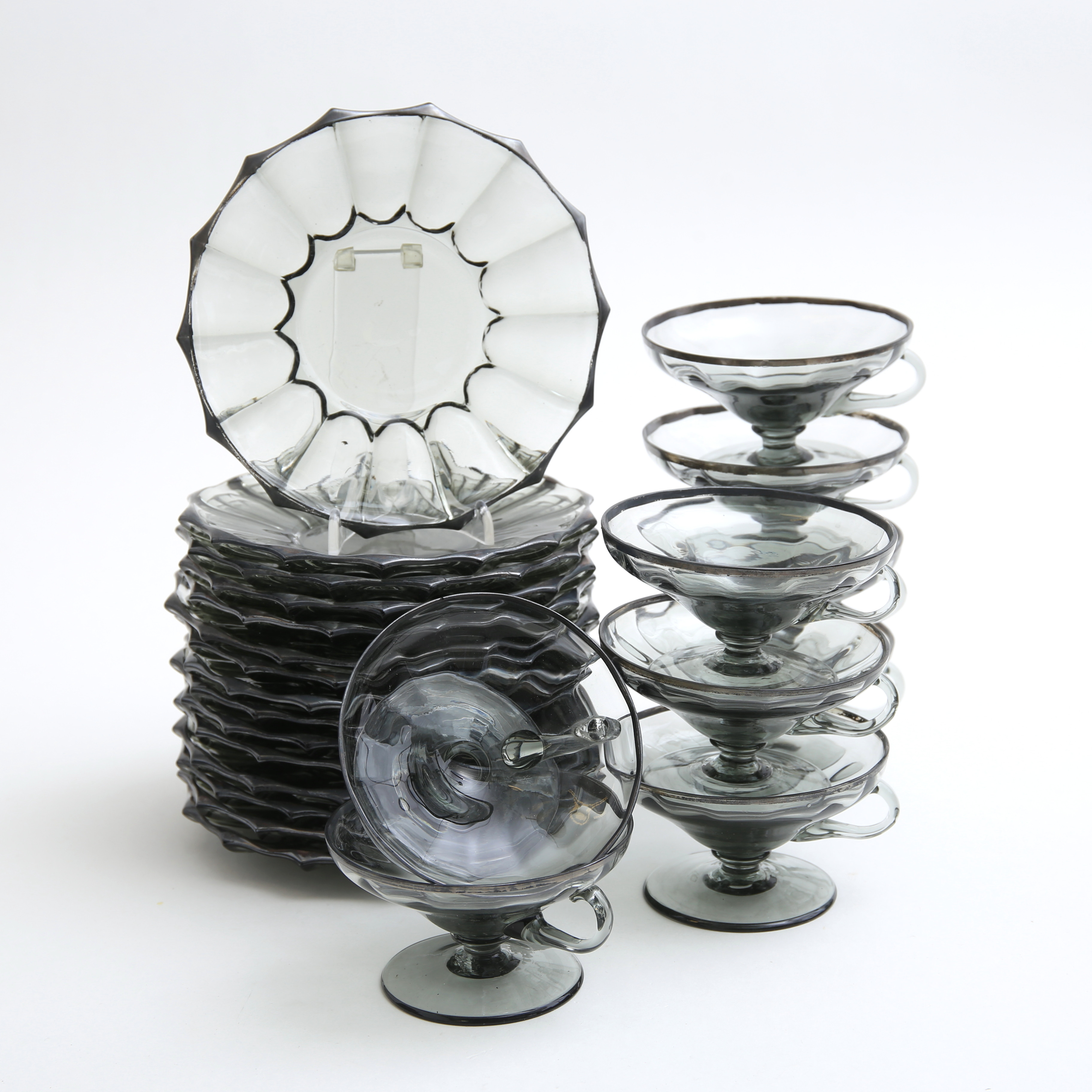 COUPEGLAS med FAT, Art Deco, rökfärgat glas, 24 delar, 1900-talets första hälft.