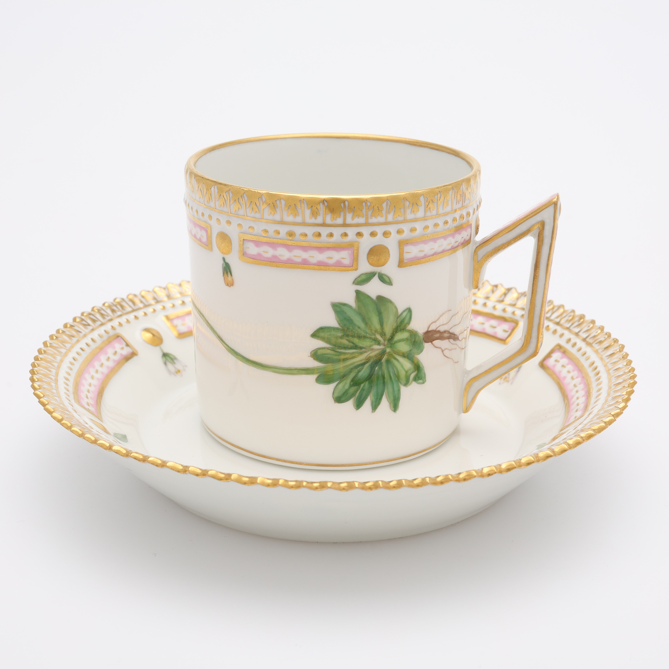 CHOKLADKOPP MED FAT, PORSLIN, FLORA DANICA, MODELLNUMMER 3513, ROYAL COPENHAGEN, DANMARK, 1965/68.