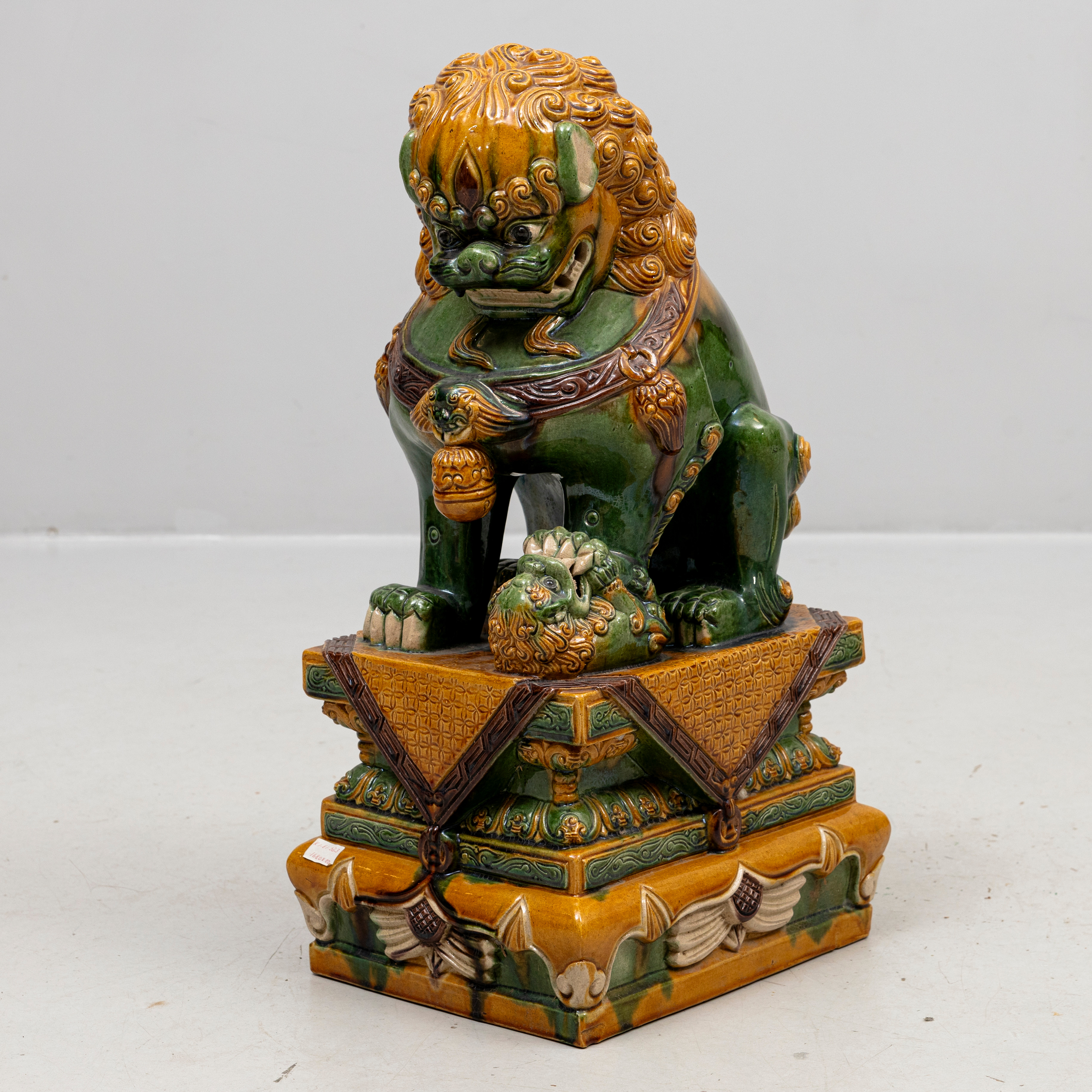 SKULPTUR, fohund, sancaiglasyr, Tang-stil, Kina, 1900-tal.