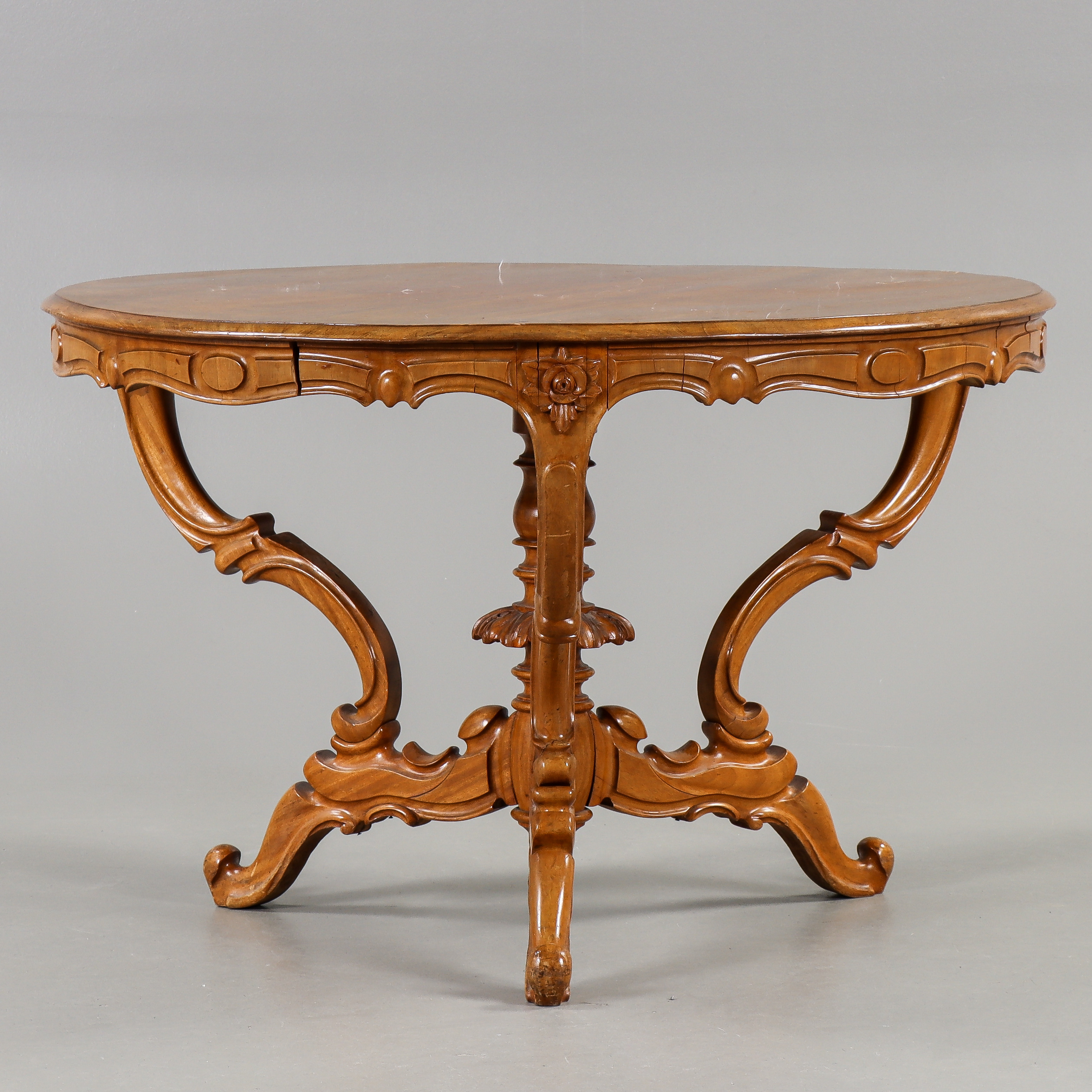 SALONGSBORD Nyrokoko, Valnöt, 1800-talets andra hälft.
