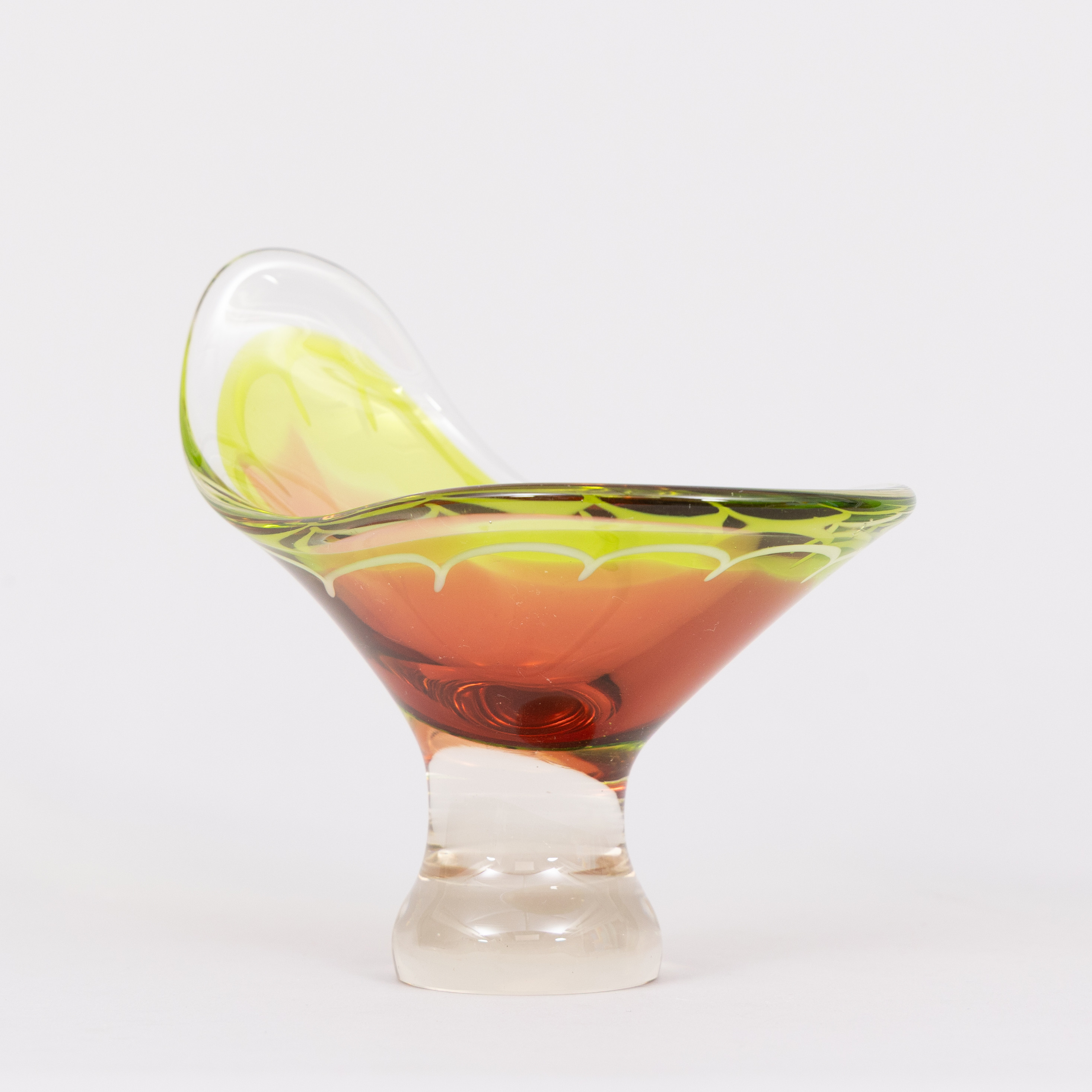 PAUL KEDELV. Vas i färgat glas, Flygfors, signerad och daterad -55.