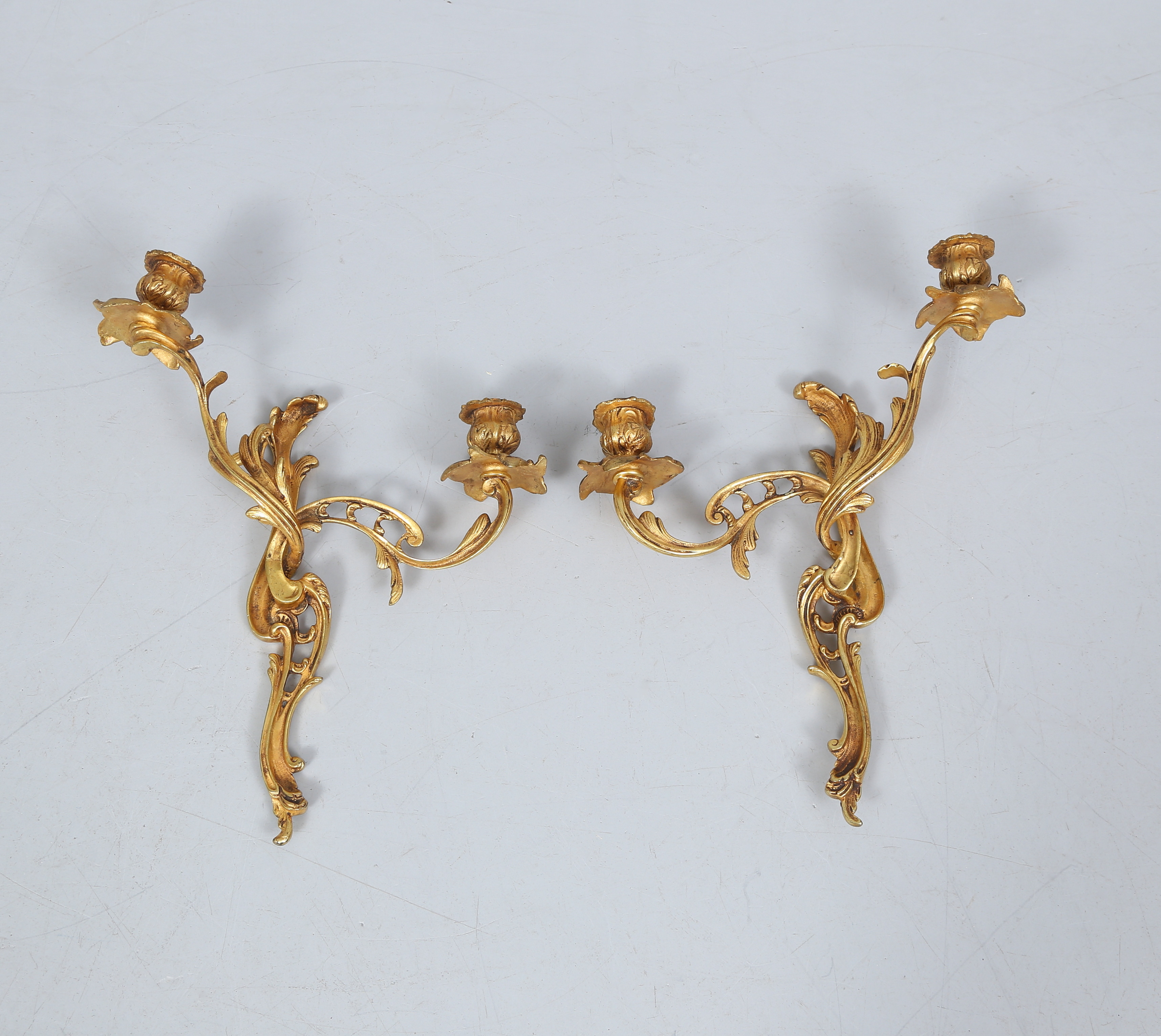 APPLIQUER, 1 par, för 2 ljus vardera, Louis XV-stil.