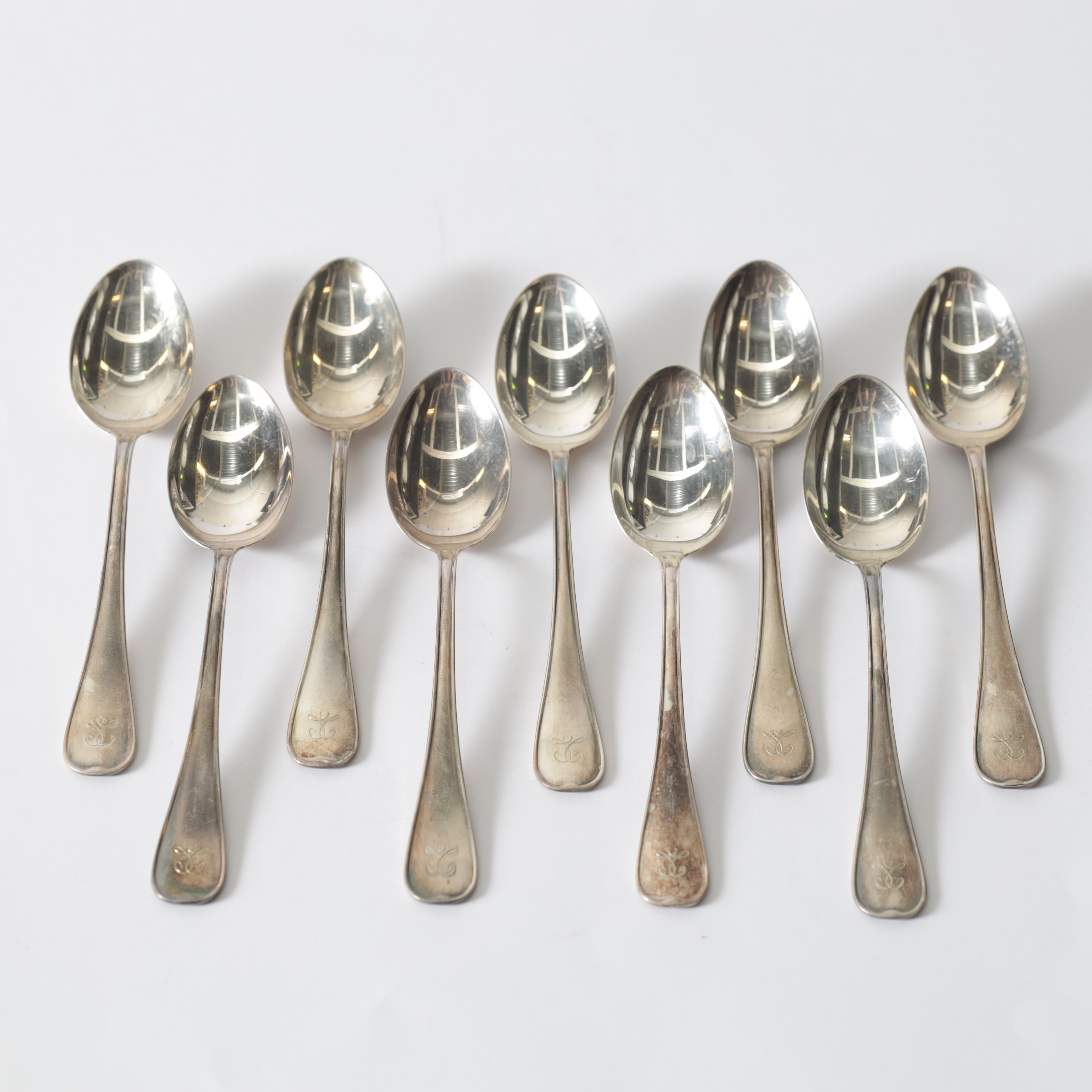 KAFFESKEDAR, 9 st, silver, mod. "Svensk", Guldsmedsaktiebolaget, Stockholm, 1900-talets andra hälft. Totalvikt ca 107,2 gram.