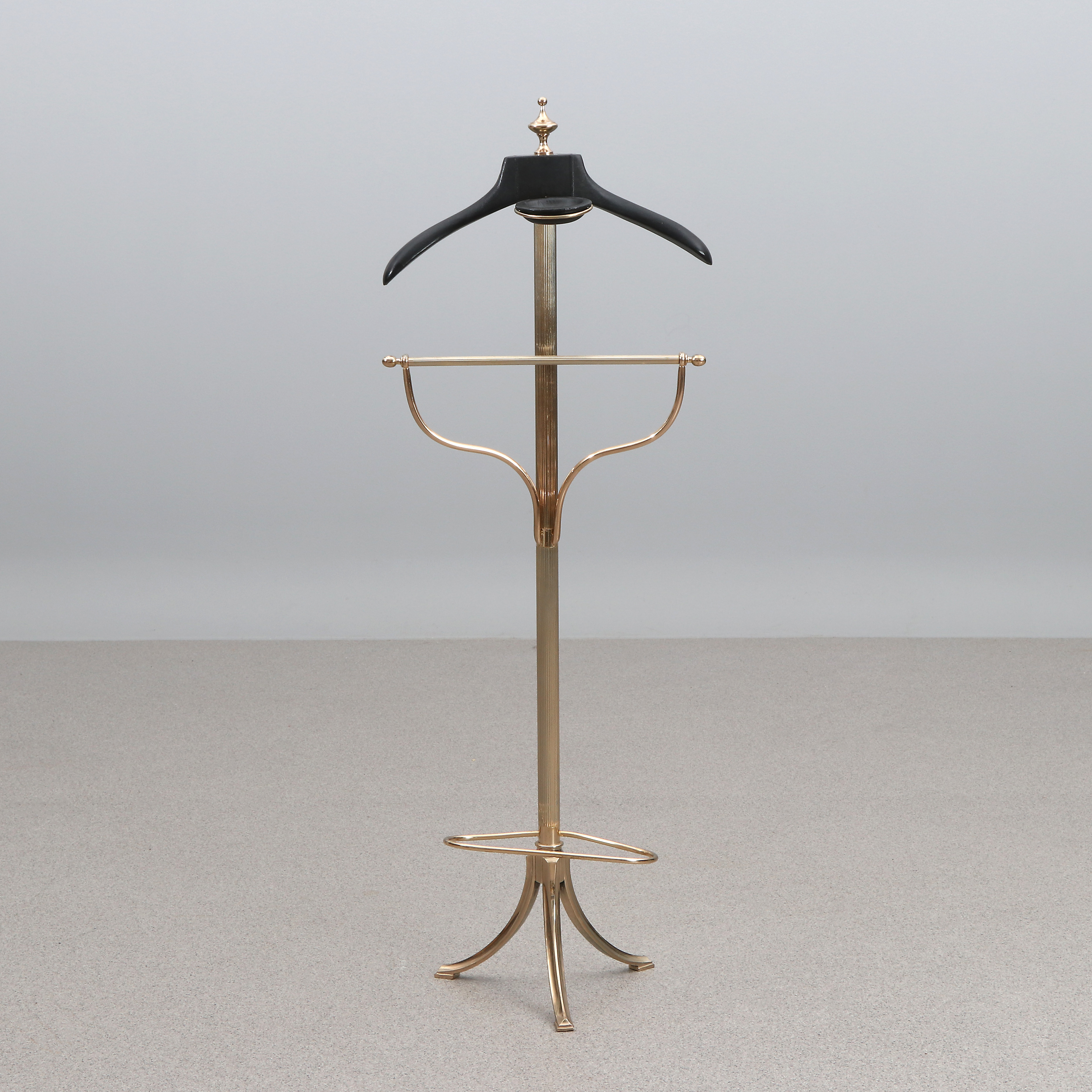 HERRBETJÄNT. Mässingsfärgad metall. 1900-talets andra hälft.