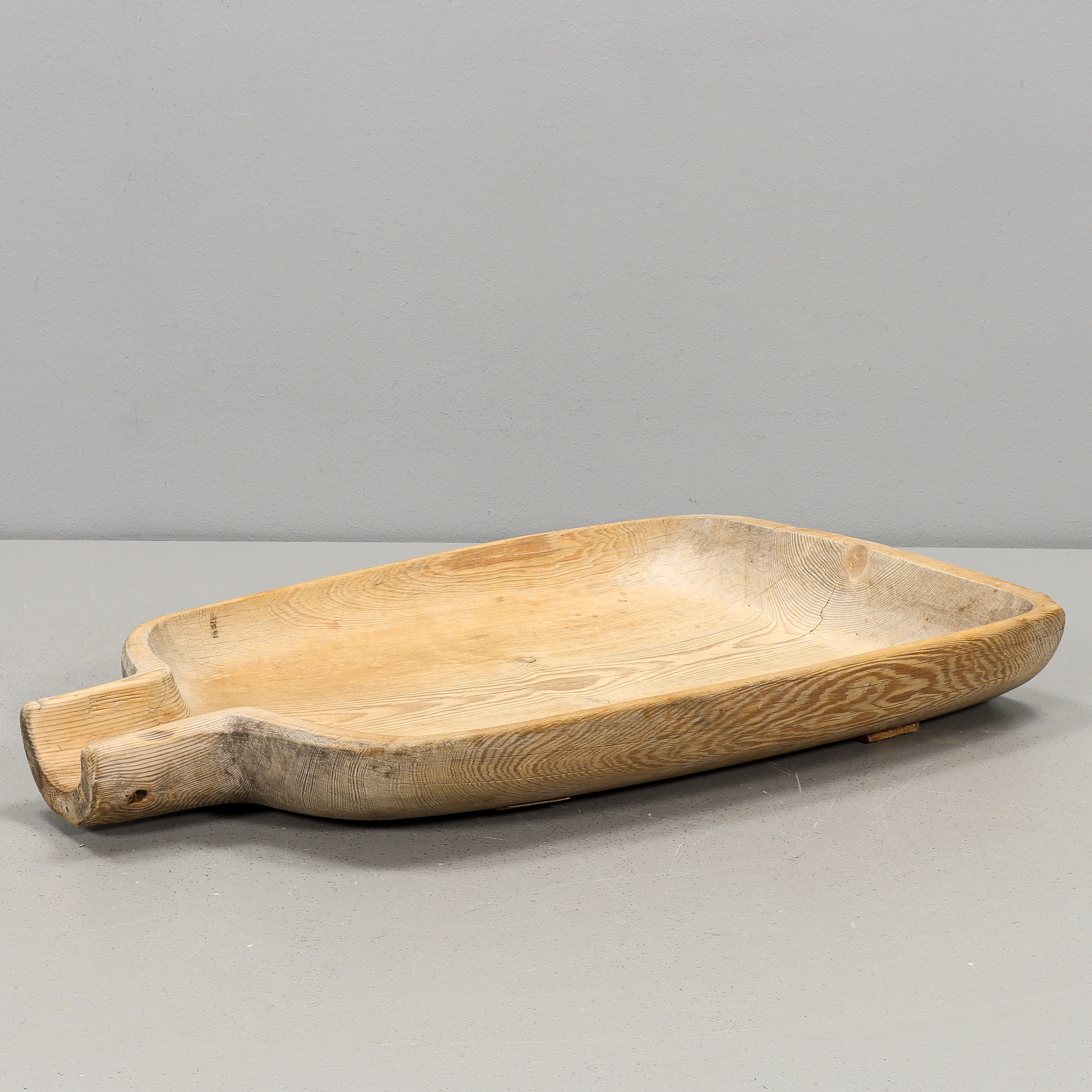 OSTRÄNNA allmoge, trä, 1800-tal.